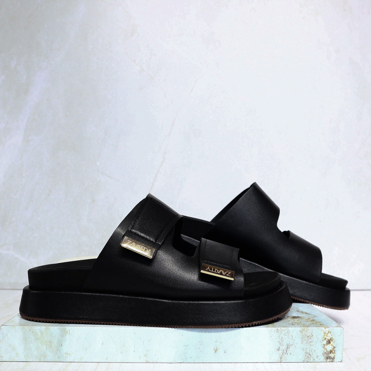Sandalia canoa negro para mujer 26047-Z43