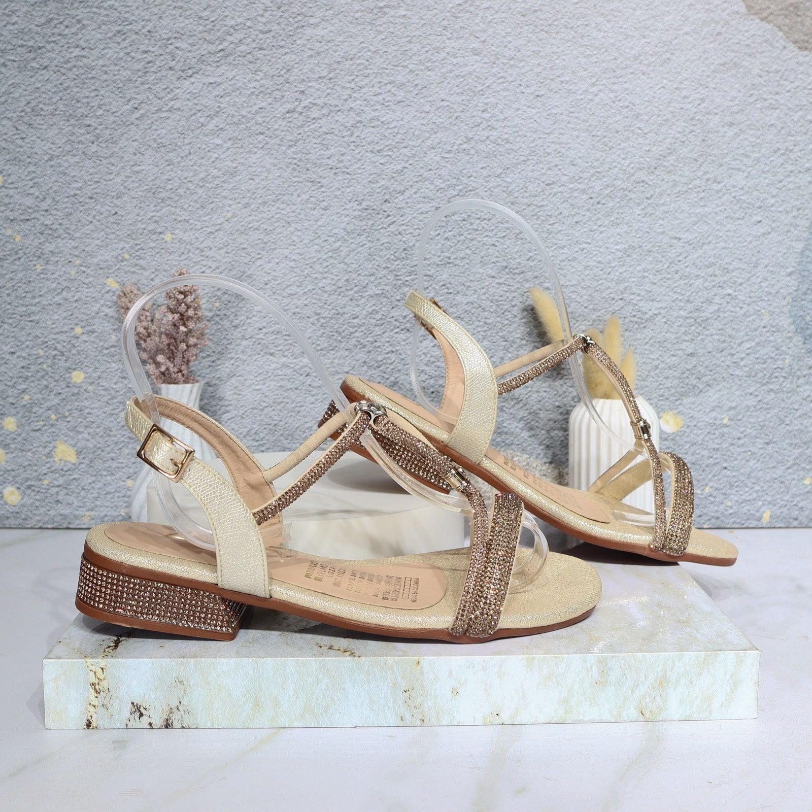 Sandalia plana champaña para mujer 2741-Z527