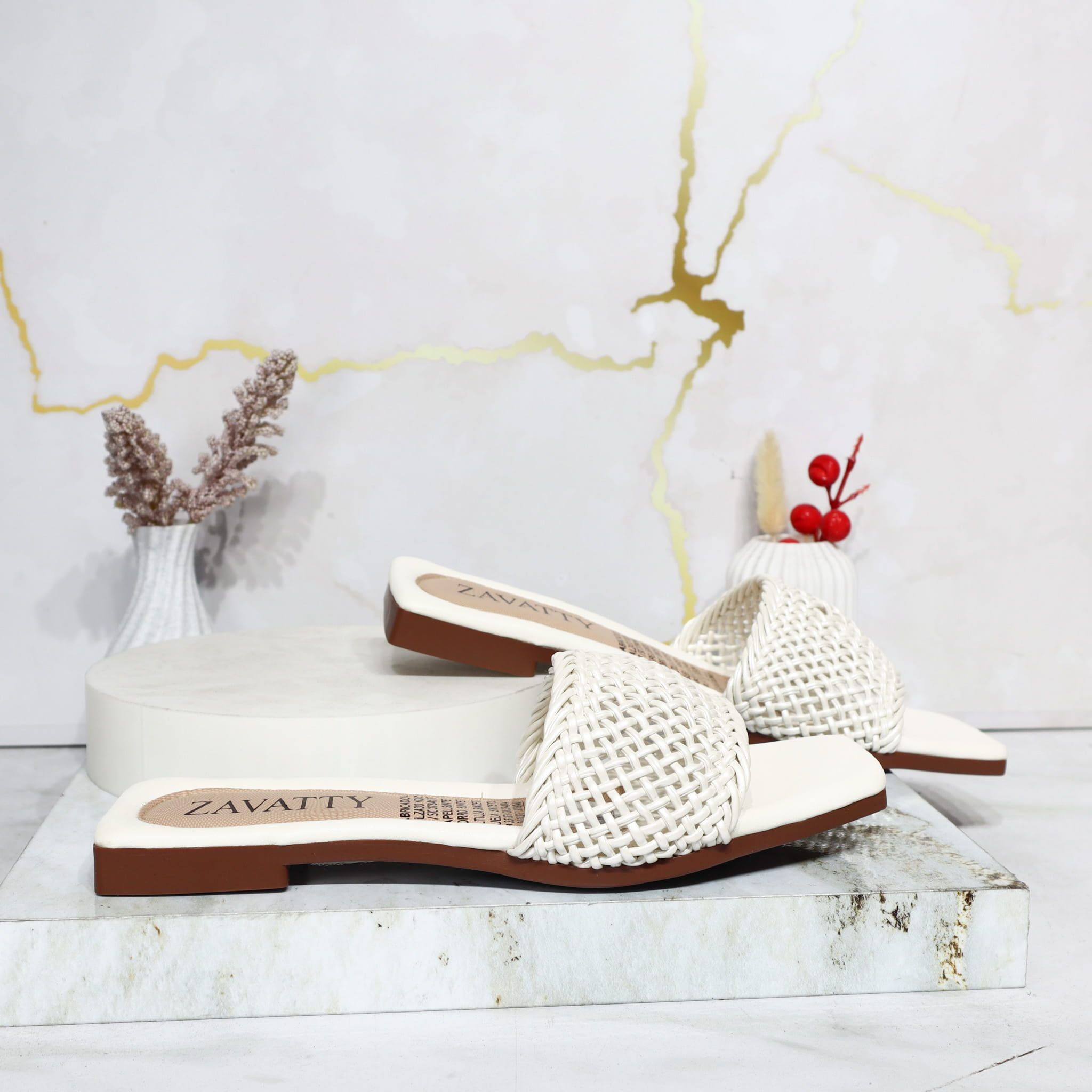 Sandalia plana perla x beige para mujer 2819-Z197
