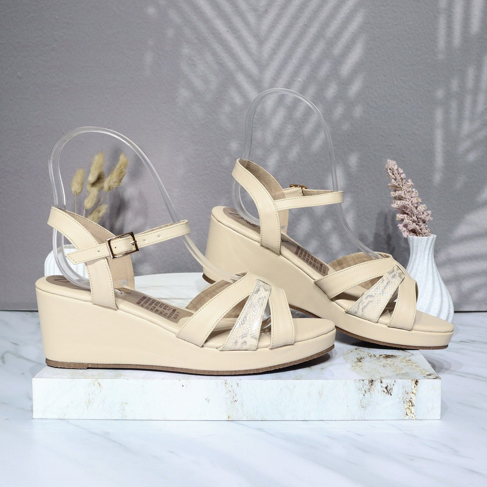 Plataforma baja beige para mujer 317C-Z610