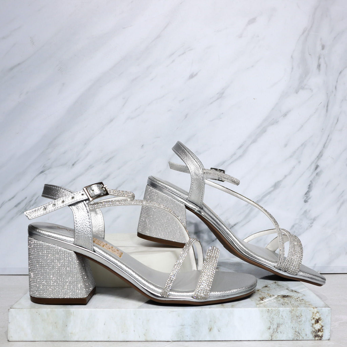 Sandalia 5 1/2 plata para mujer 525142-Z132