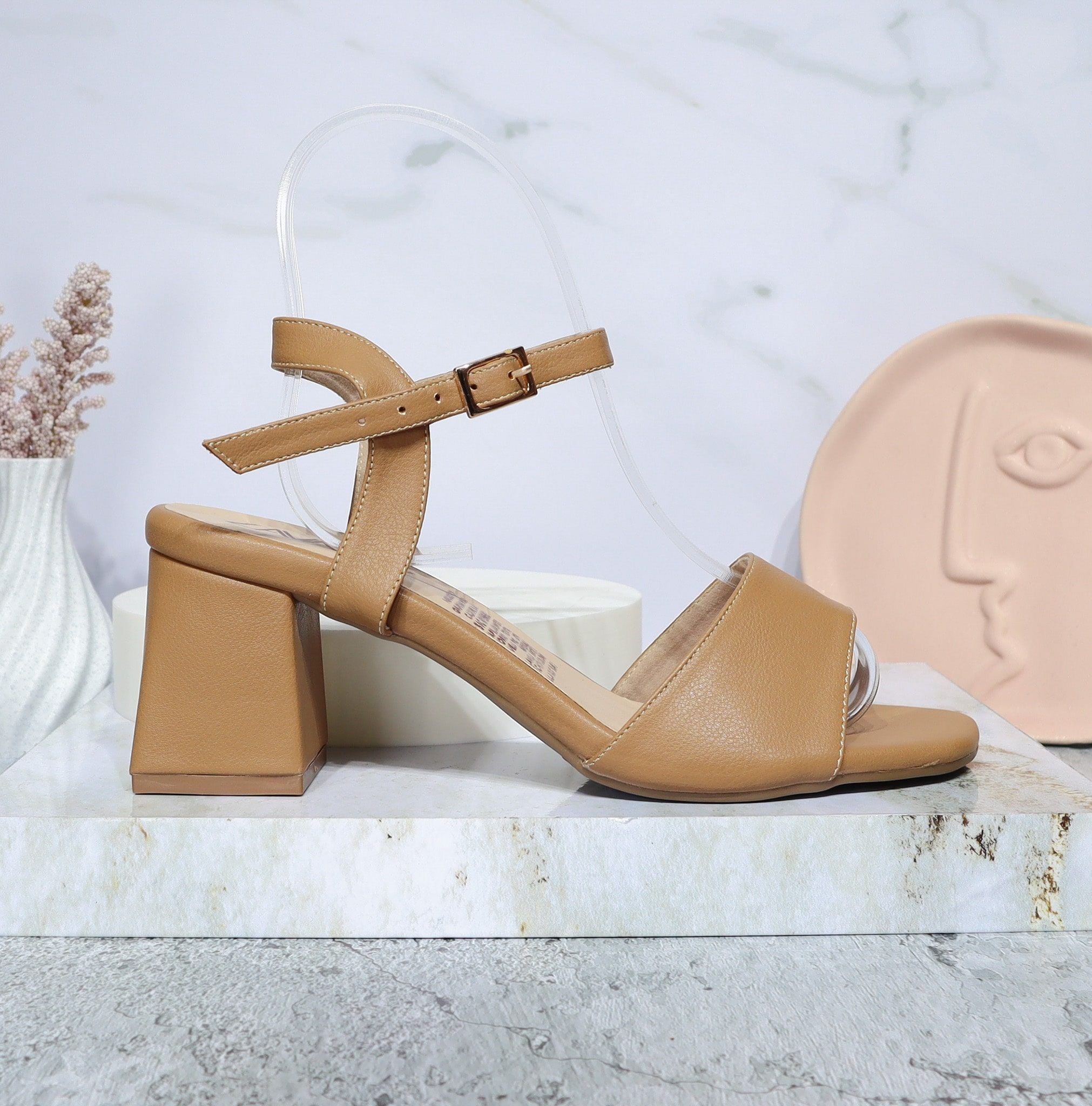 Sandalia tacon taupe para mujer 52712-Z148