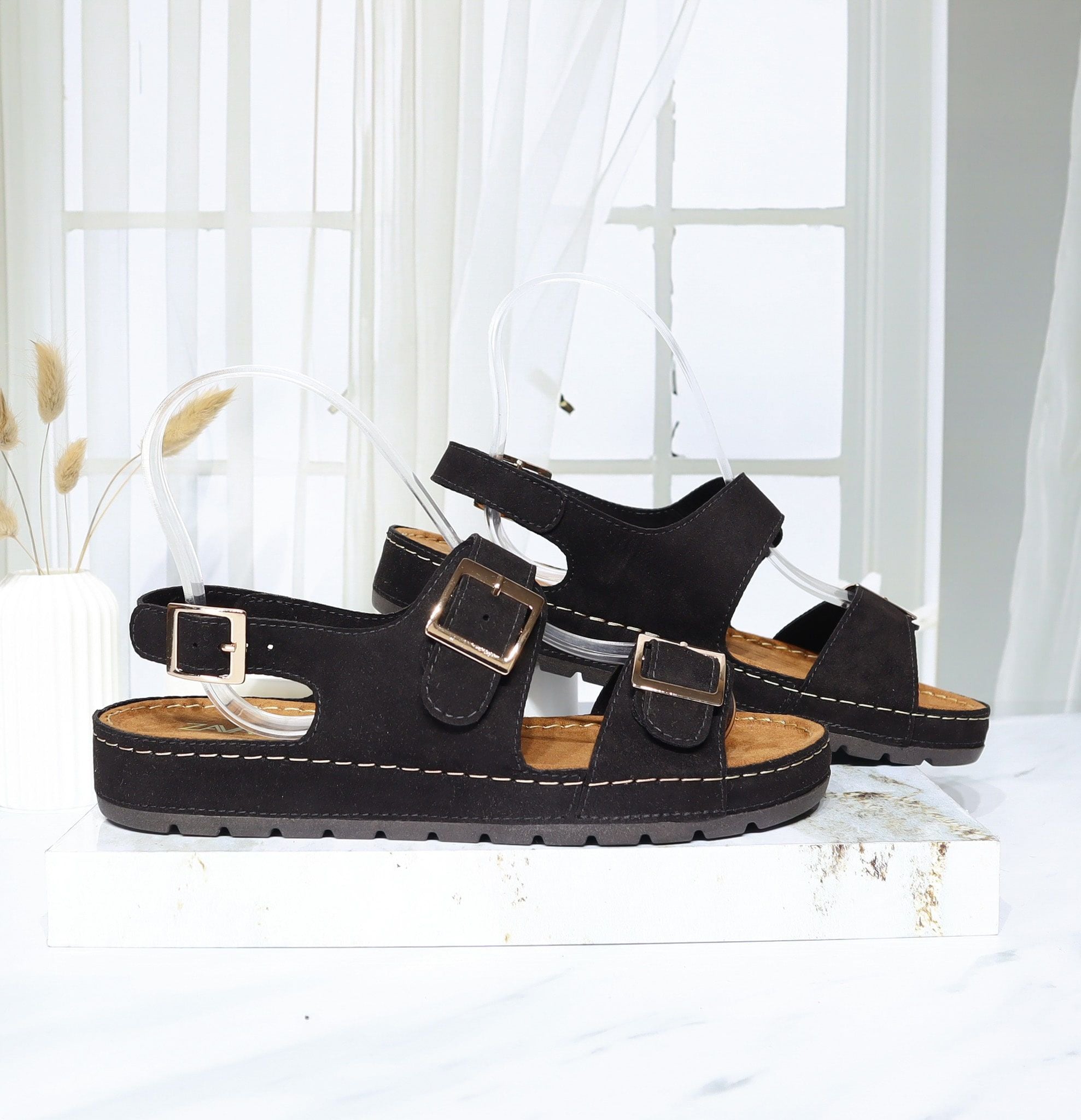 Sandalia plana negro para mujer 540-Z444