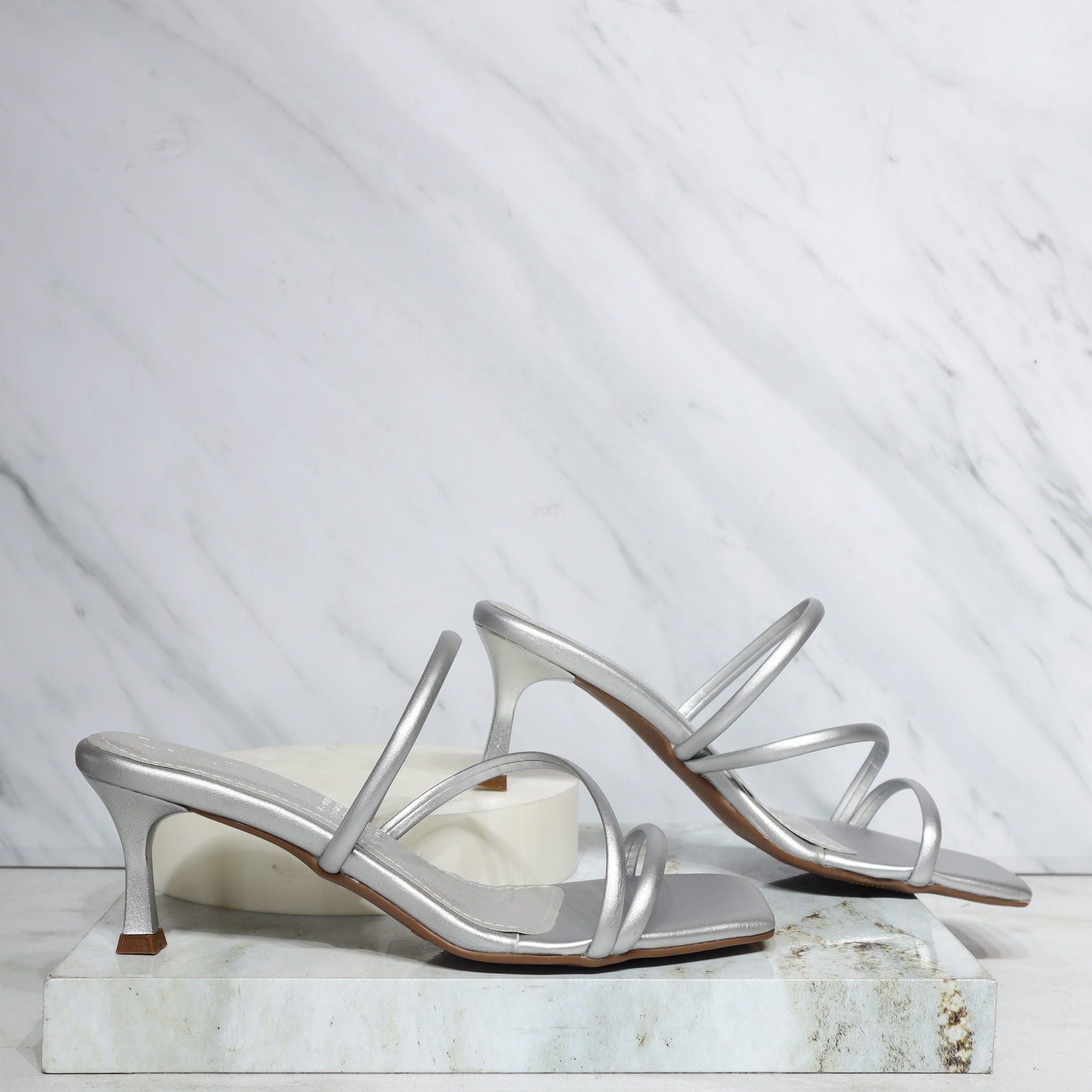 Sandalia tacon plata para mujer 5501-Z471