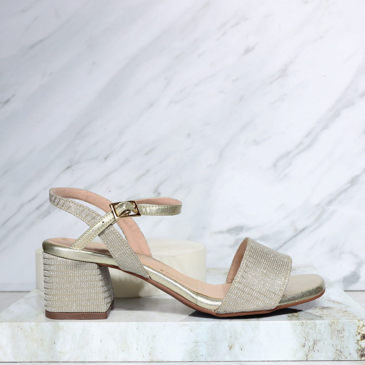 Sandalia 5 1/2 champaña para mujer 593-Z522