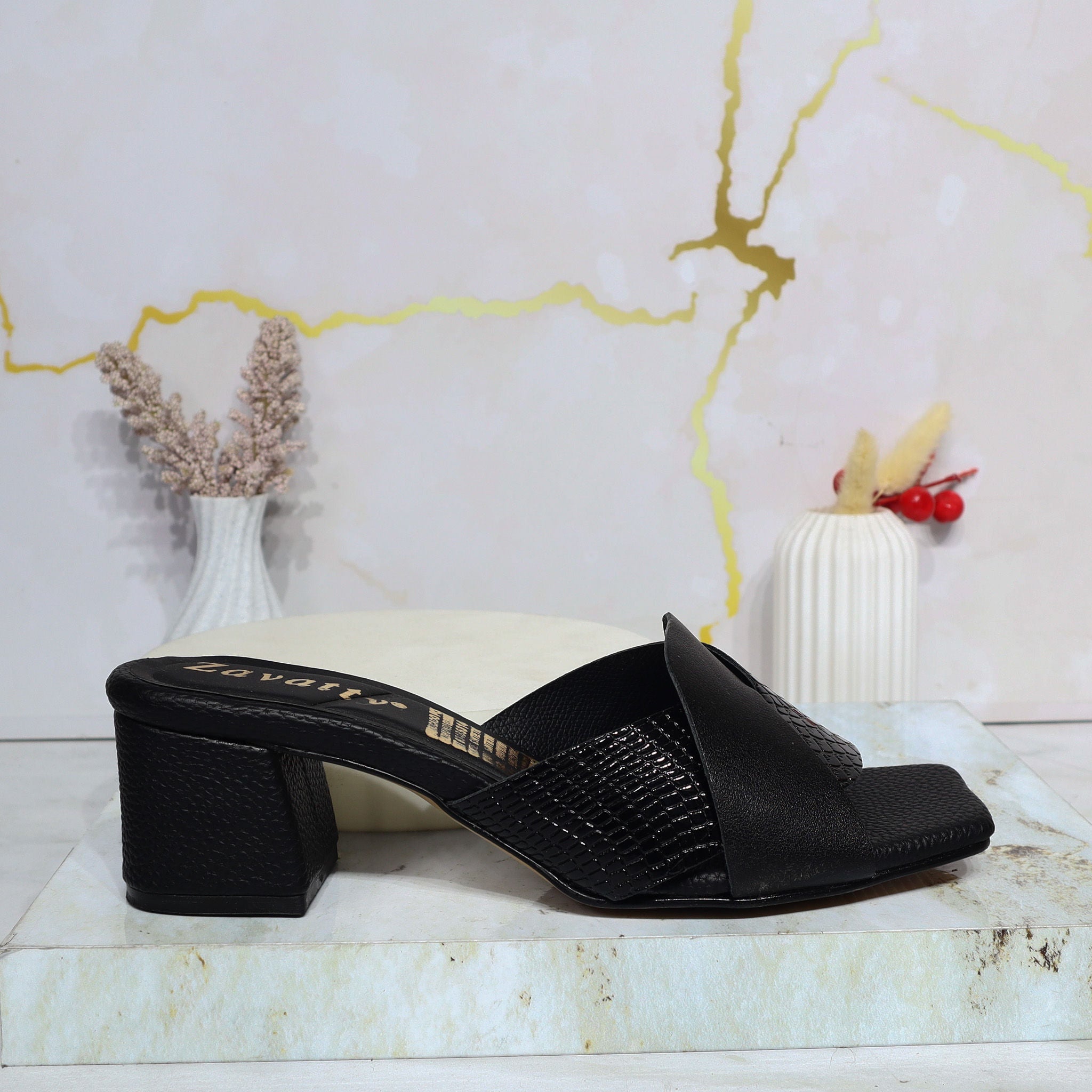 Sandalia plana negro para mujer 710-Z509