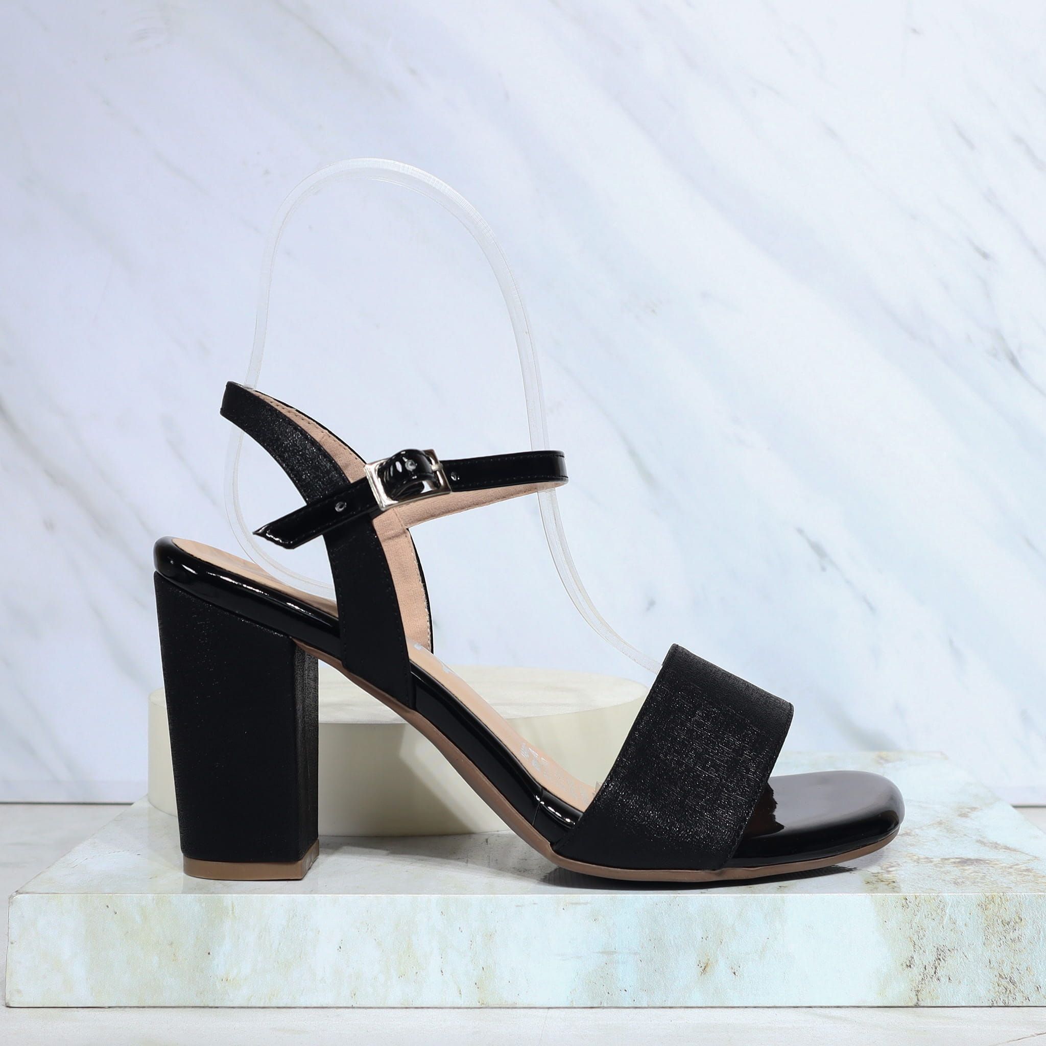 Sandalia tacon negro brillante para mujer 7593-Z522