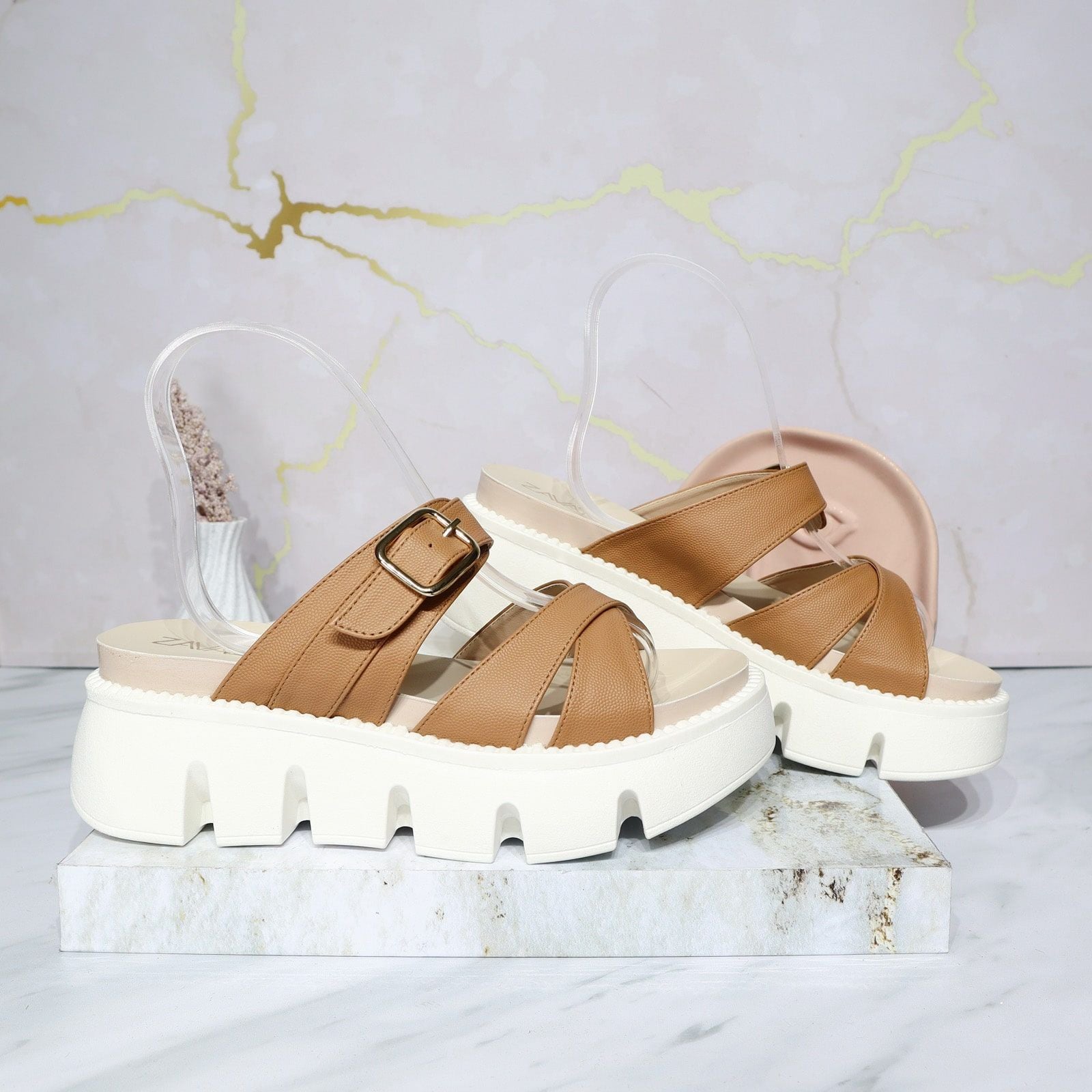 Plataforma baja camel para mujer 9025-1-Z83