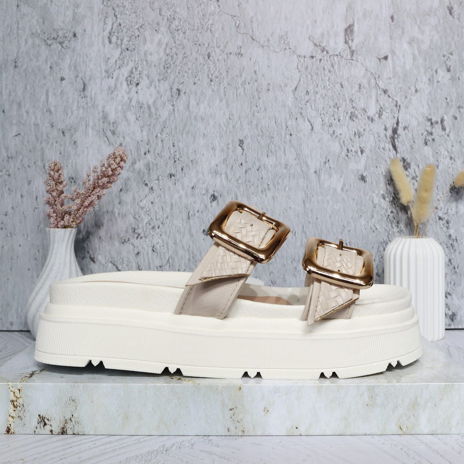 Sandalia plana cafe para mujer C540-Z84