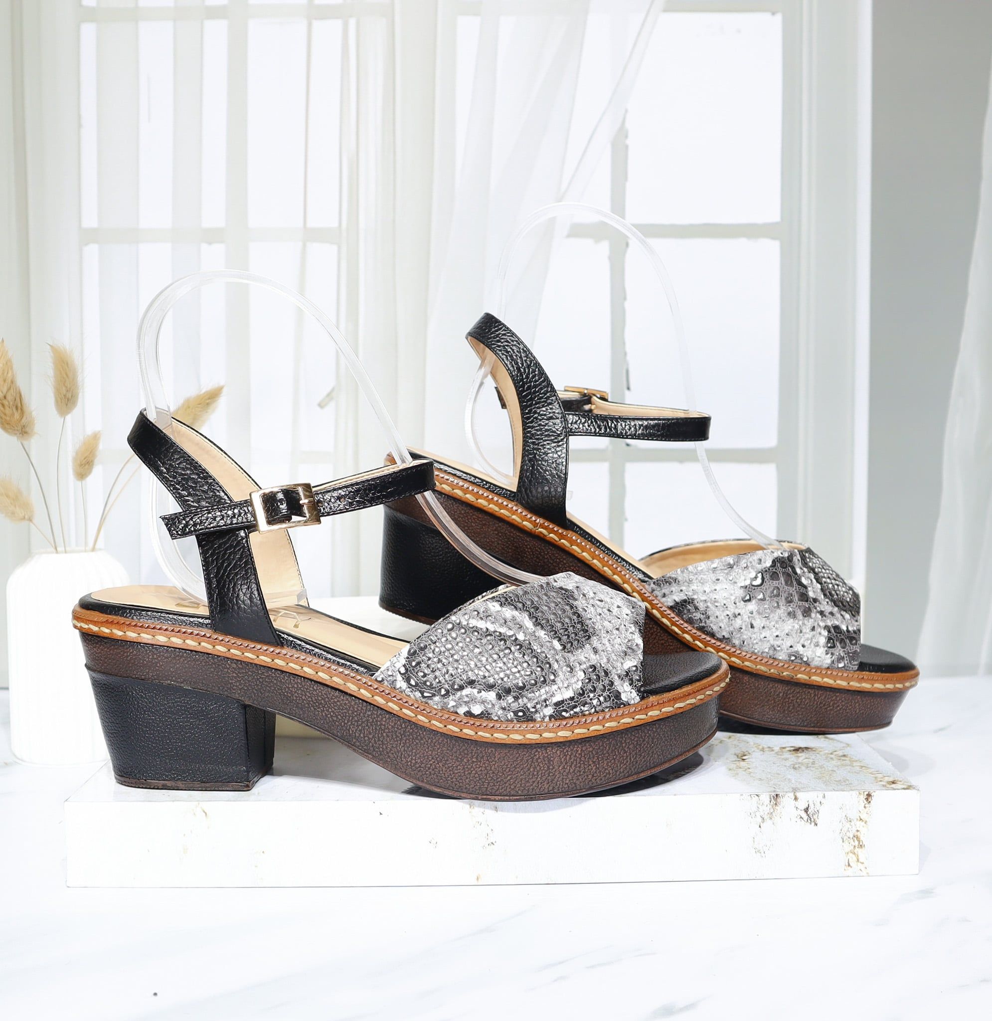 Plataforma alta negro cuero para mujer E104-Z06