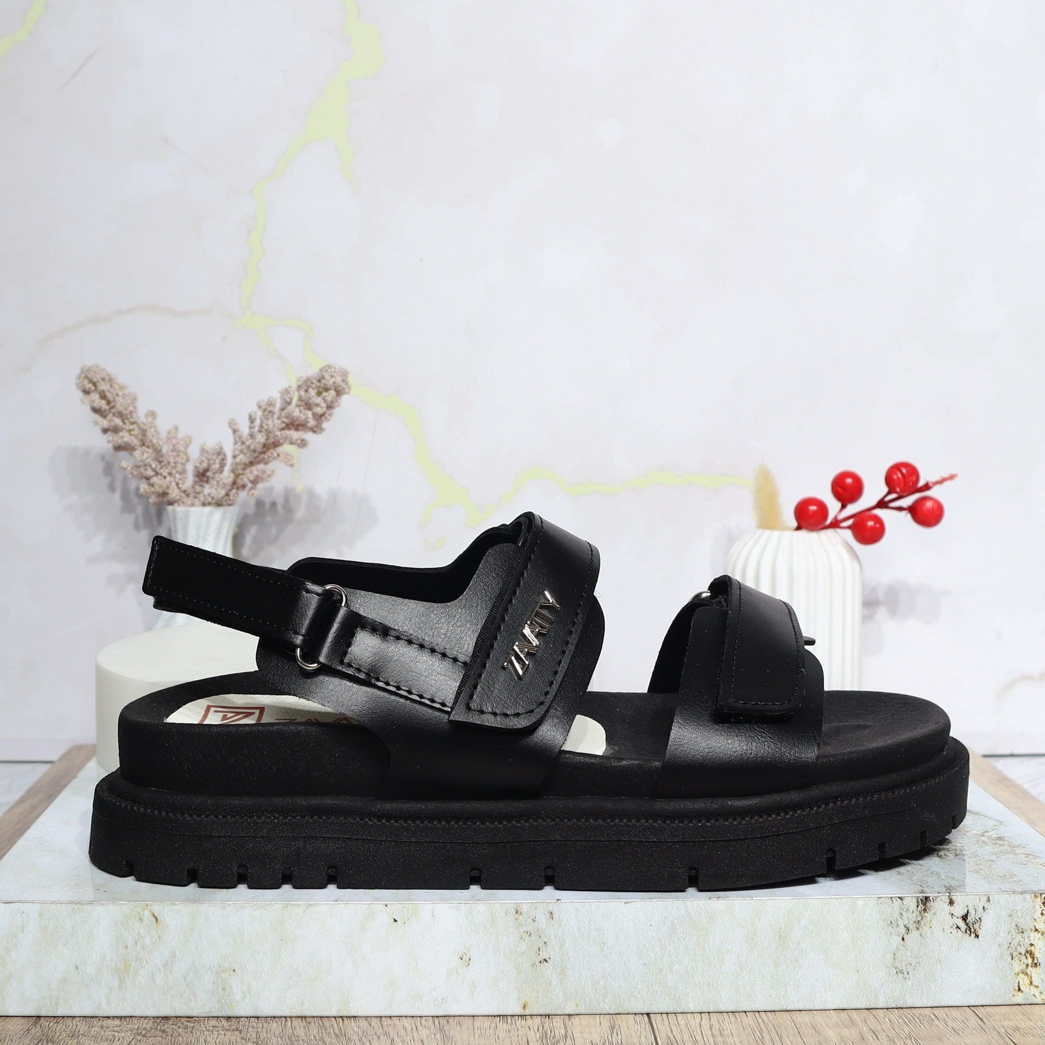 Sandalia plana negro para mujer H-BRENDA