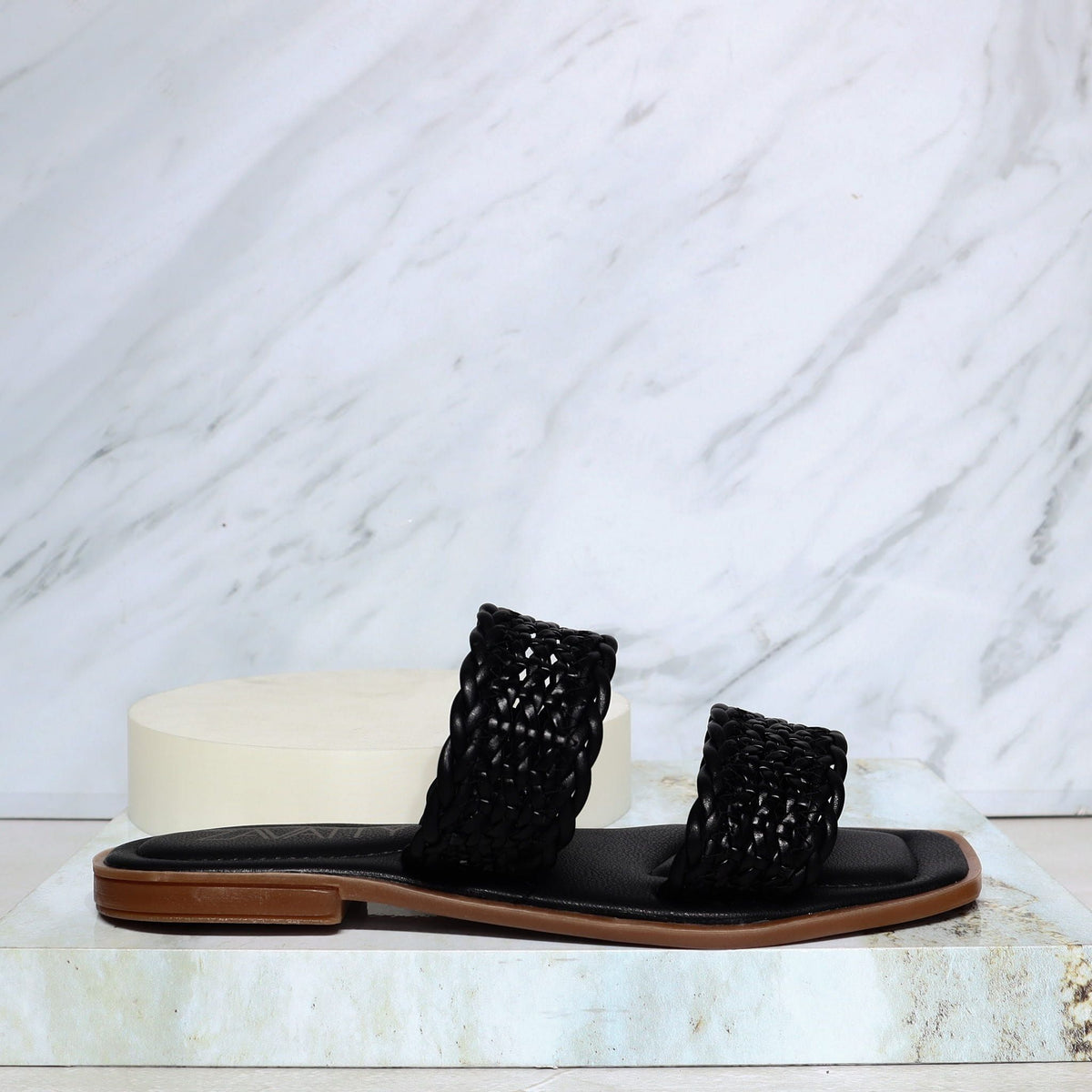 Sandalia plana negro para mujer M081-Z111