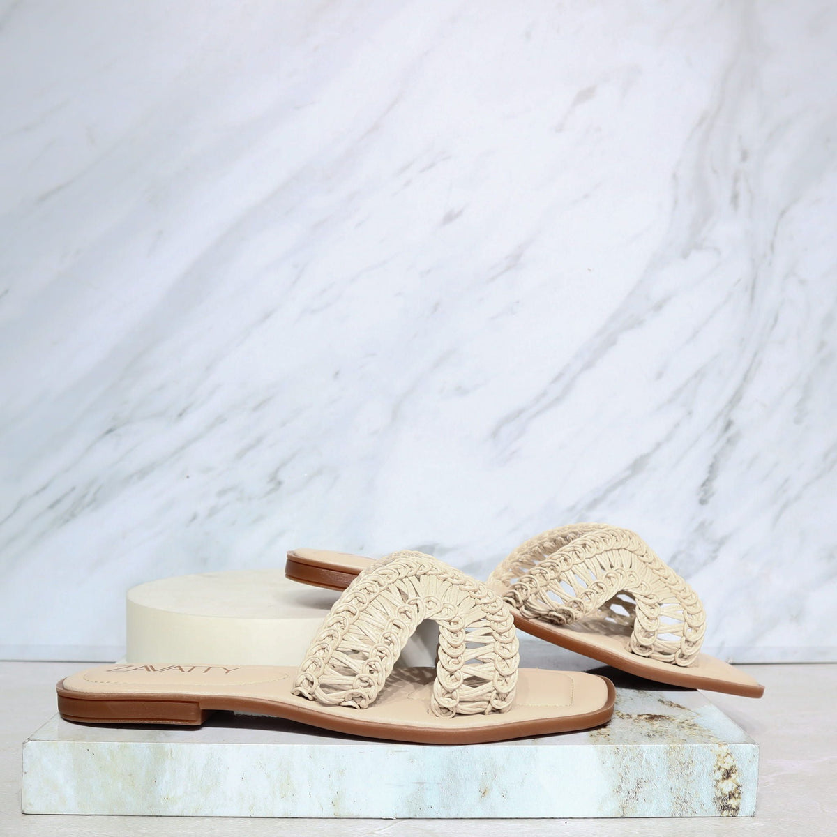 Sandalia plana talco para mujer M082-Z111