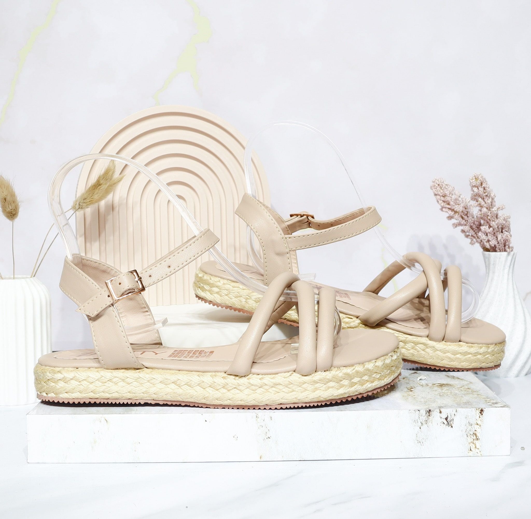 Sandalia plana arena para mujer M144-Z471