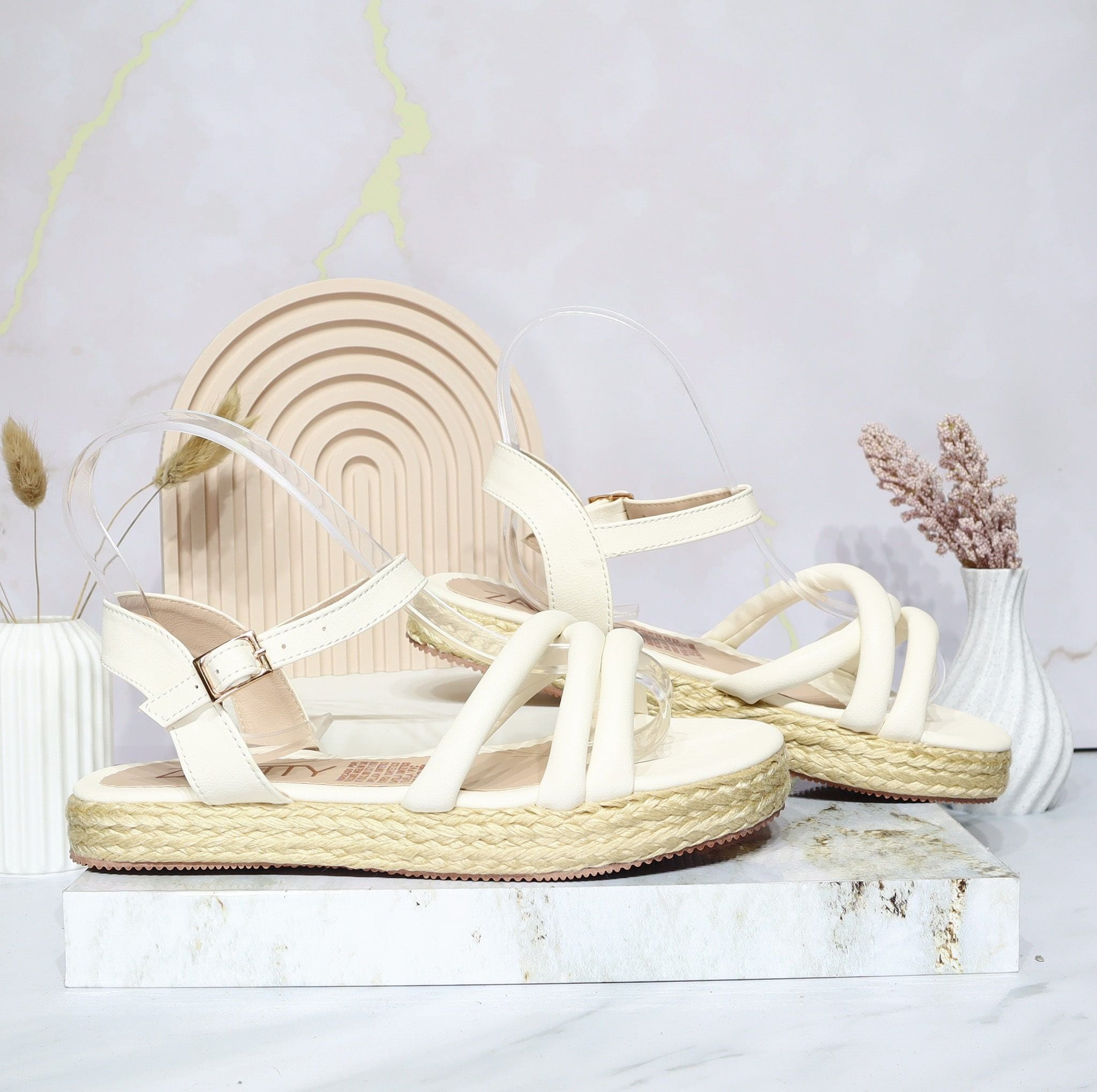 Sandalia plana talco para mujer M144-Z471
