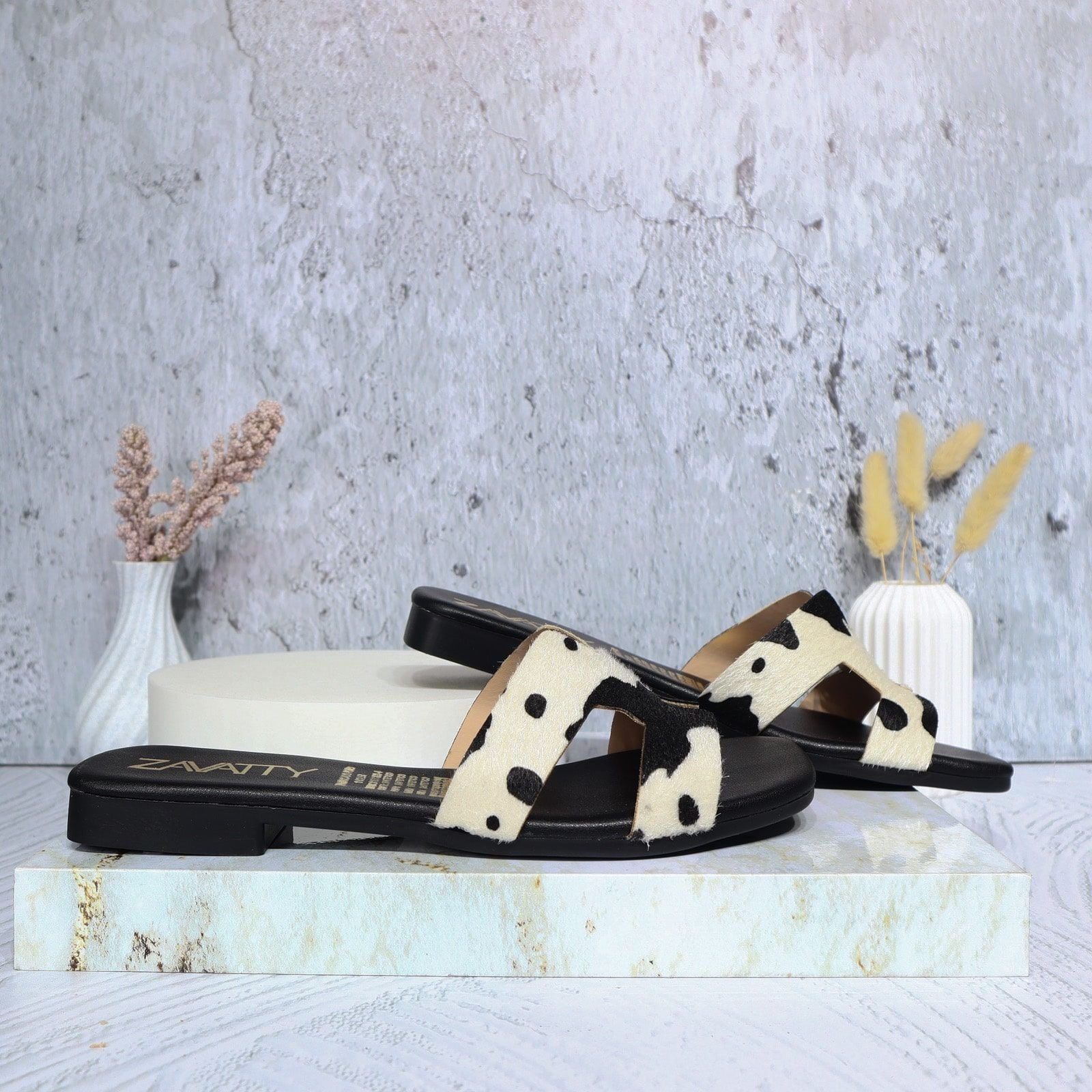 Sandalia plana negro vaca para mujer N126-Z446
