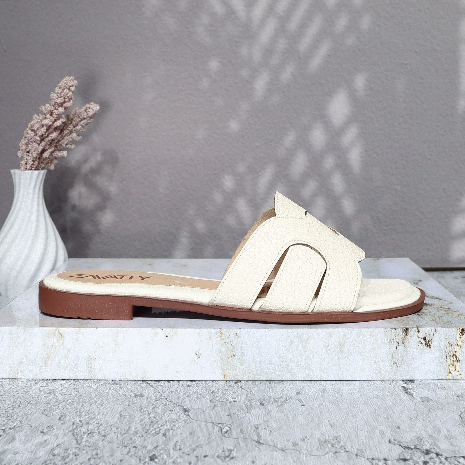 Sandalia plana talco para mujer P273-Z84