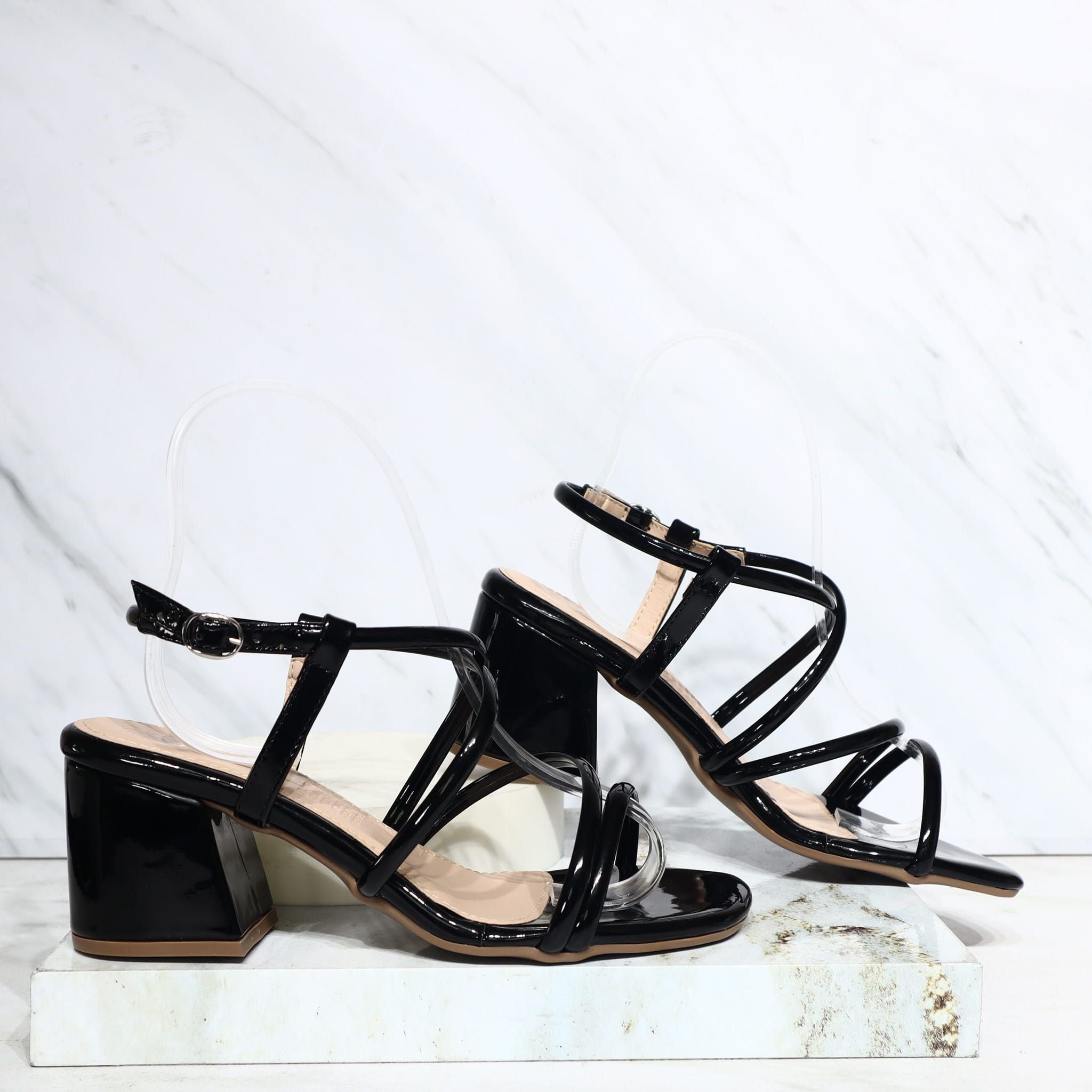 Sandalia tacon negro charol para mujer Q261-Z471