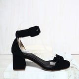 Sandalia 5 1/2 negro nobuck para mujer Q44-Z471