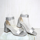 Sandalia 5 1/2 plata para mujer Q44-Z471