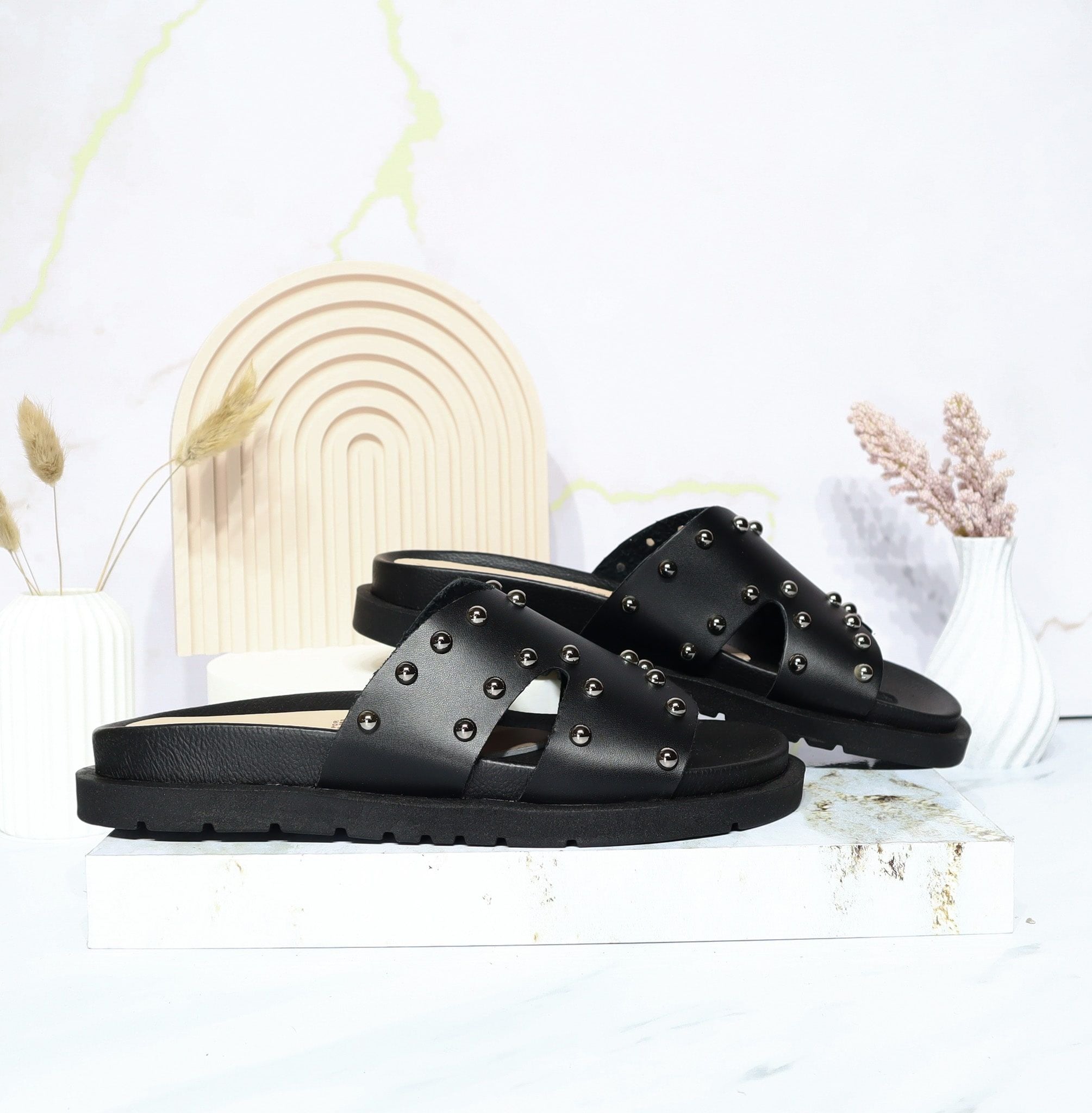 Sandalia plana negro para mujer R002-Z111