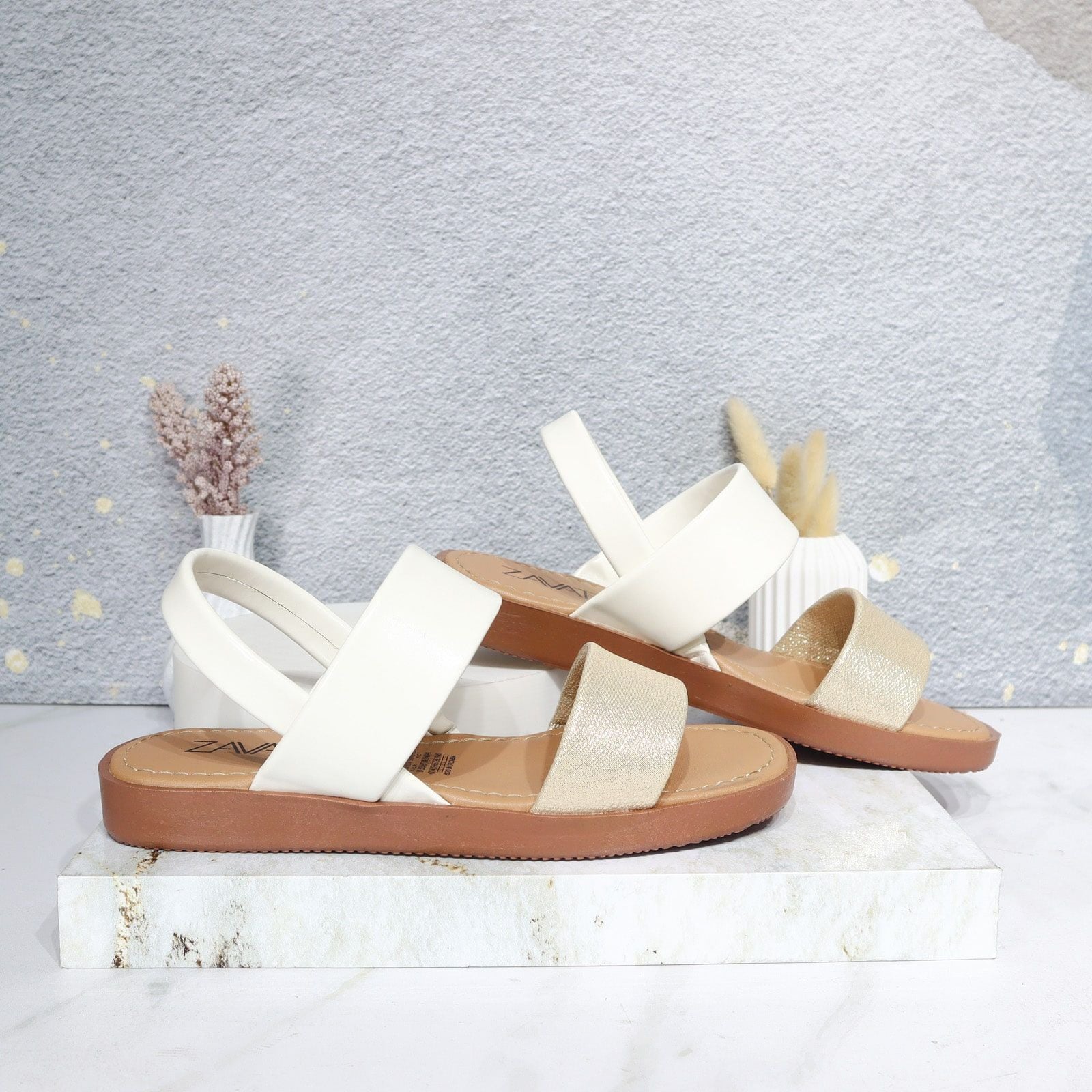 Sandalia plana talco para mujer S630-Z438