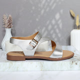 Sandalia plana plateado cuero para mujer TL112-Z19