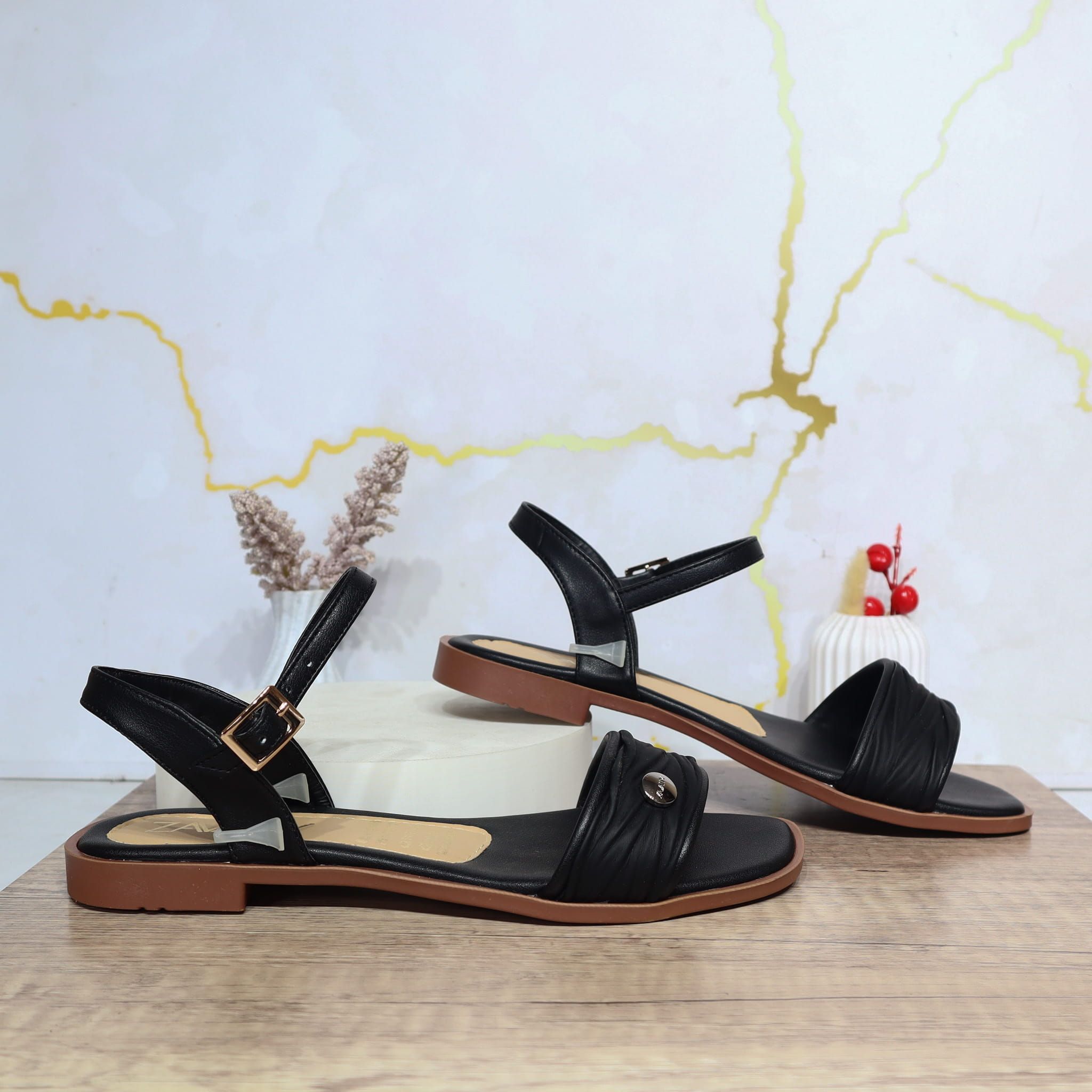Sandalia plana negro para mujer V309-Z84