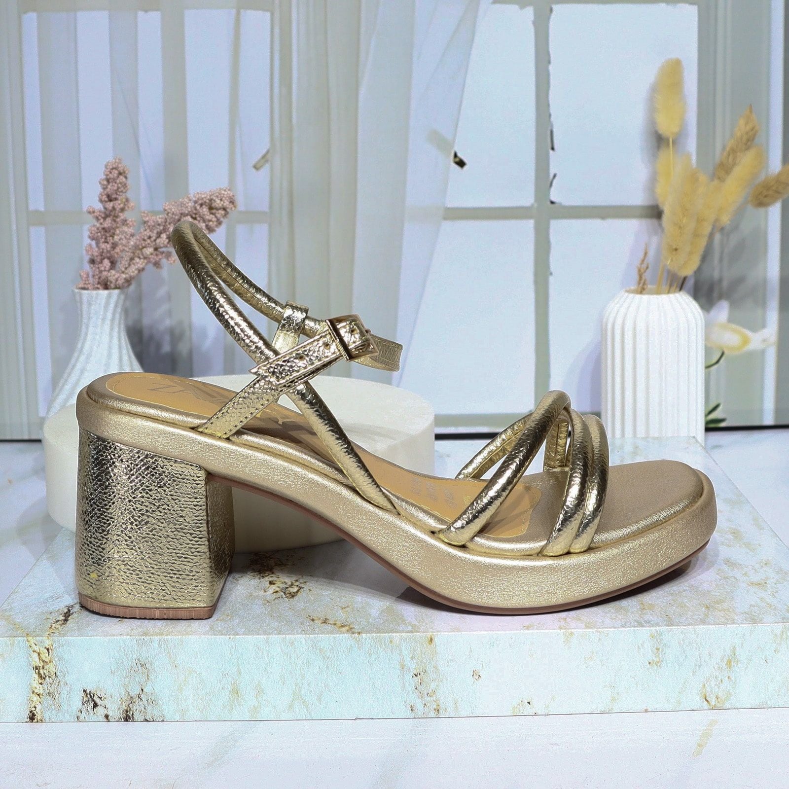 Sandalia tacon champaña para mujer V747-Z84