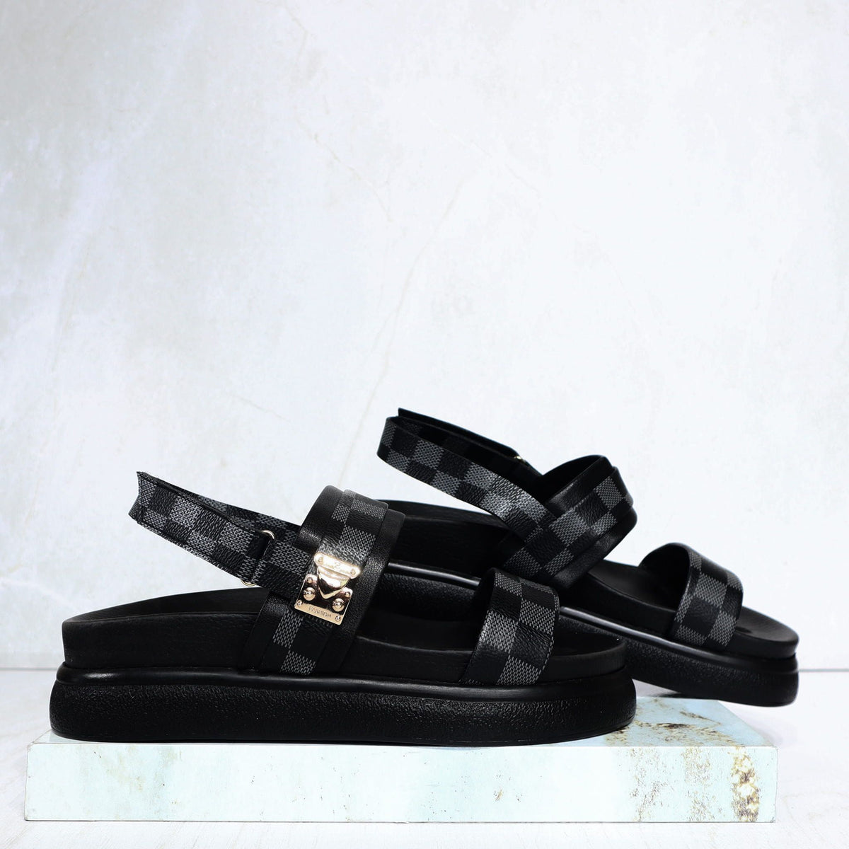 Sandalia canoa negro cuadros para mujer V933-Z84