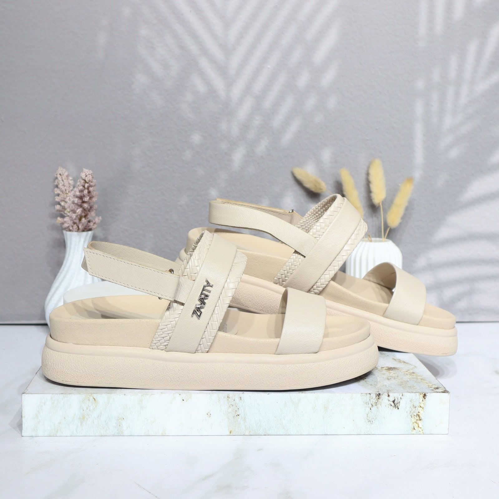 Sandalia plana taupe para mujer V933-Z84