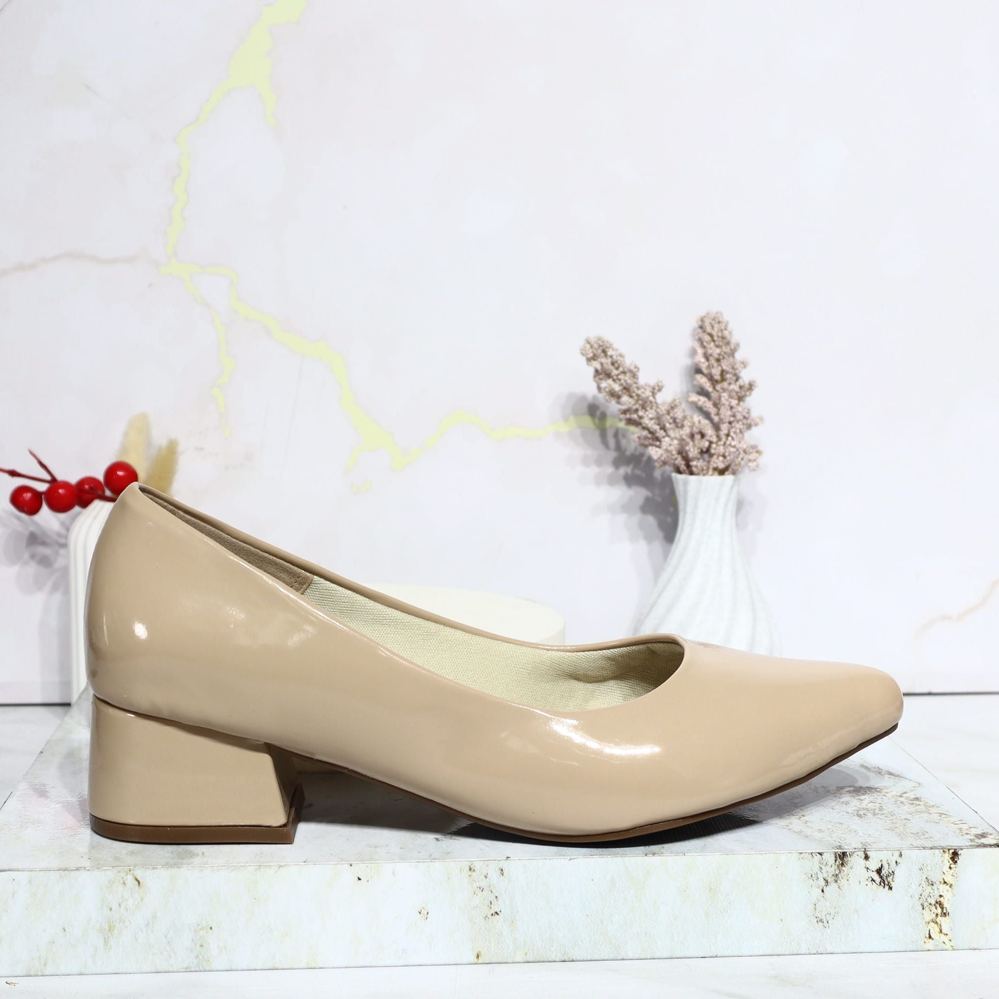 Tacon almendra charol para mujer 324138-Z132