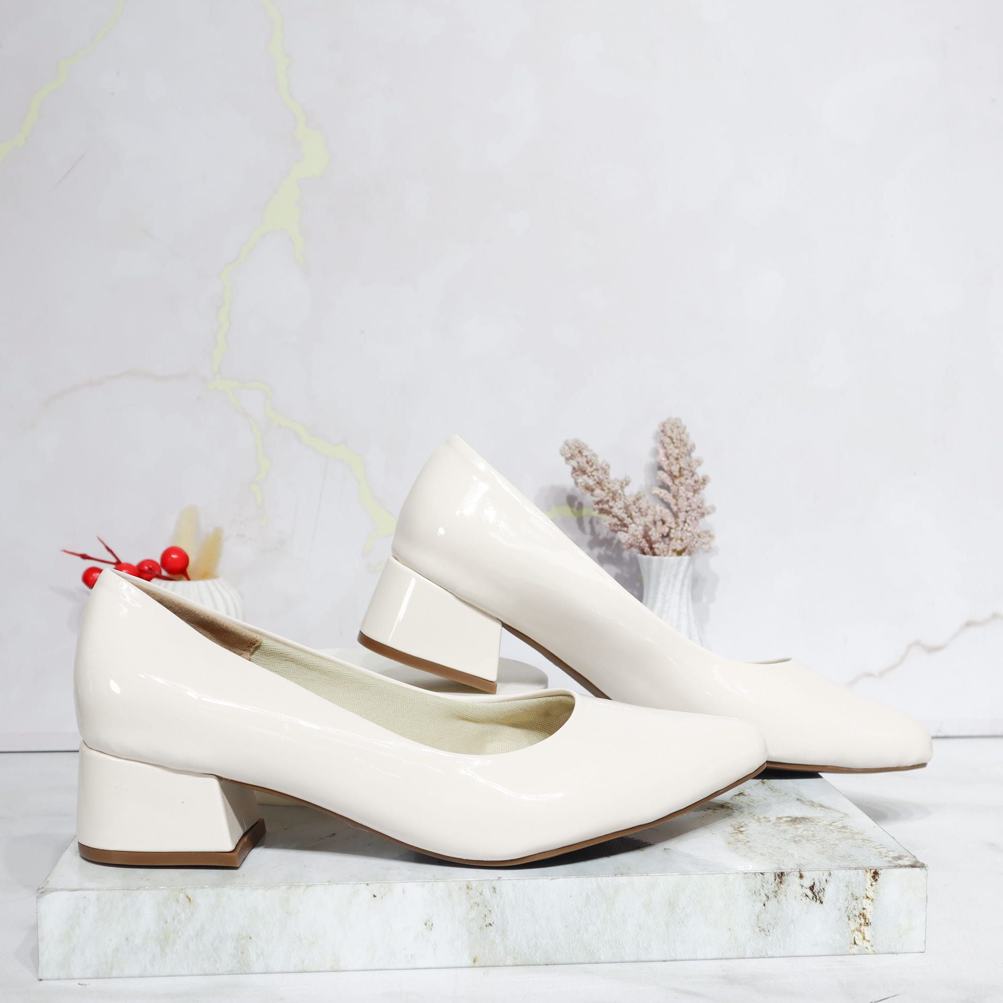 Tacon beige charol para mujer 324138-Z132