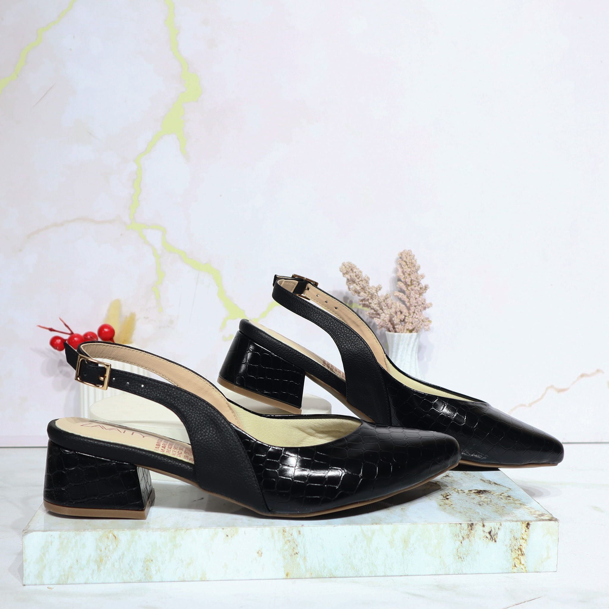 Tacon negro gravado para mujer 325126-Z132