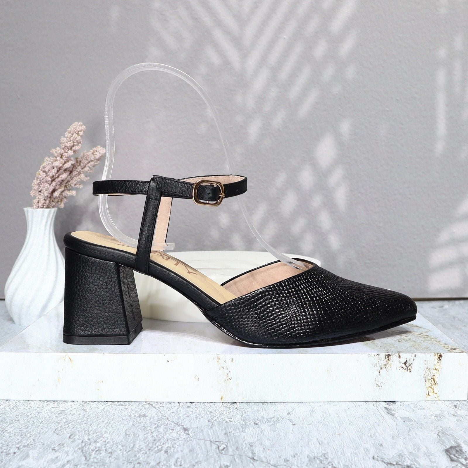 Tacon negro cuero para mujer C01-Z522