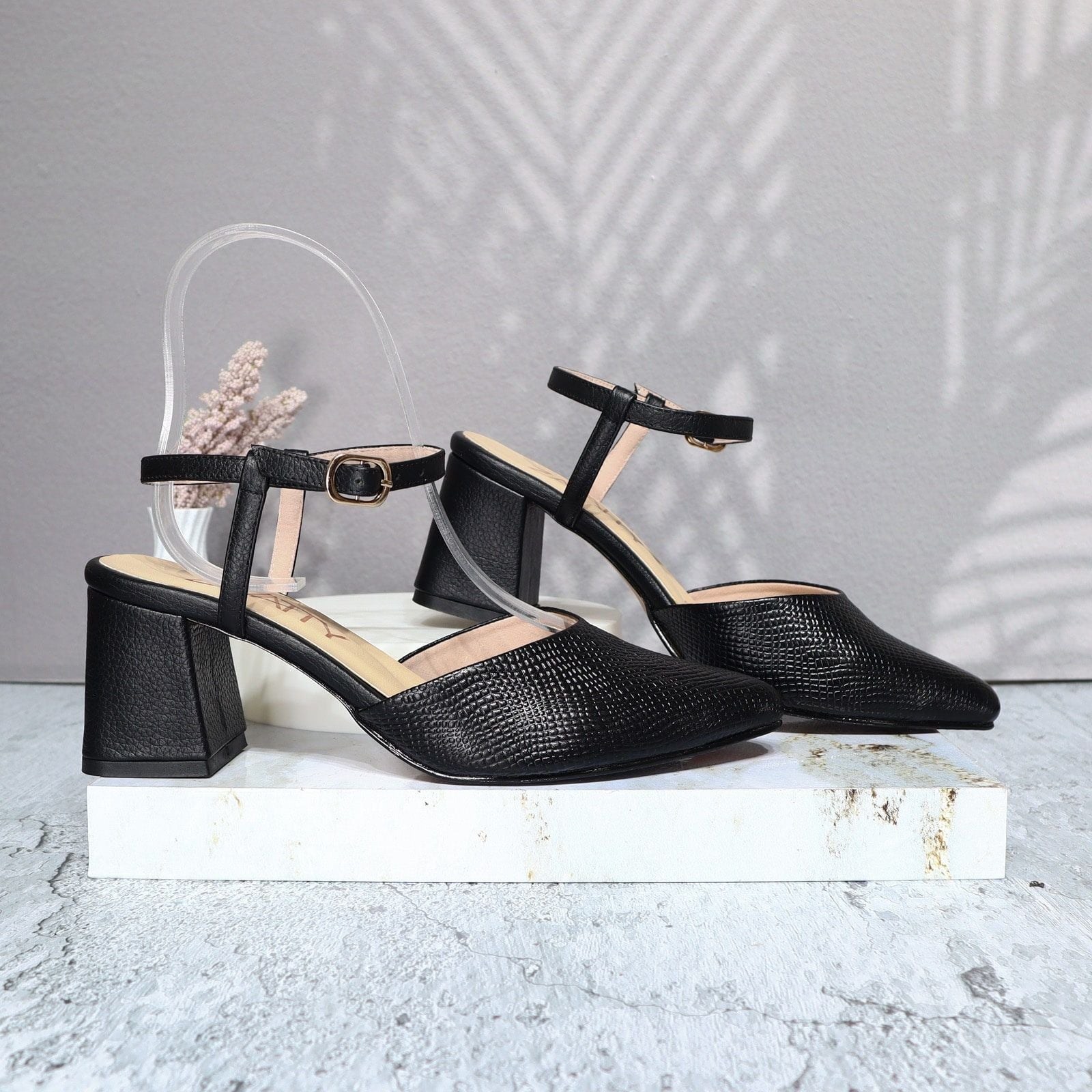 Tacon negro cuero para mujer C01-Z522