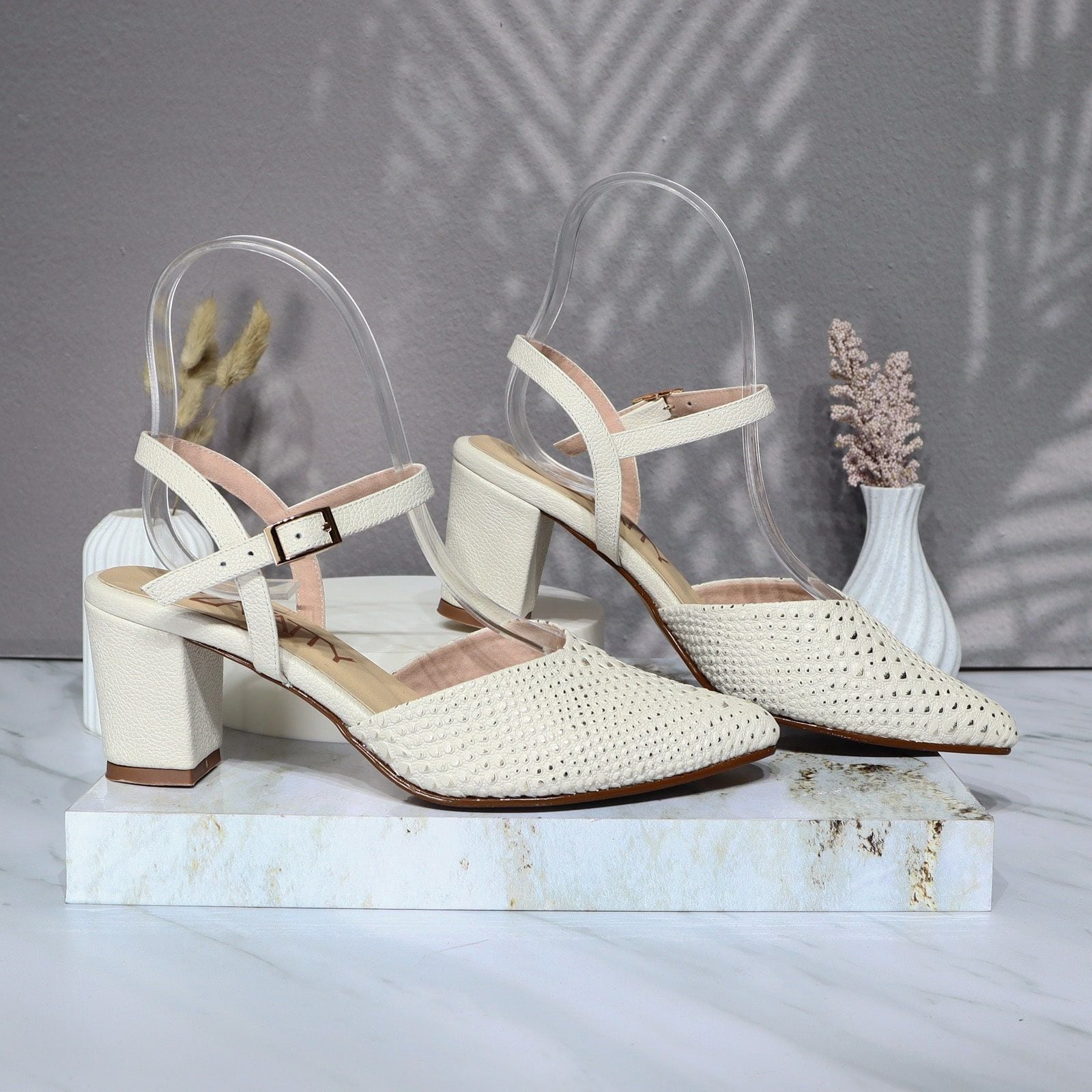 Tacon oro cuero para mujer C05-Z522