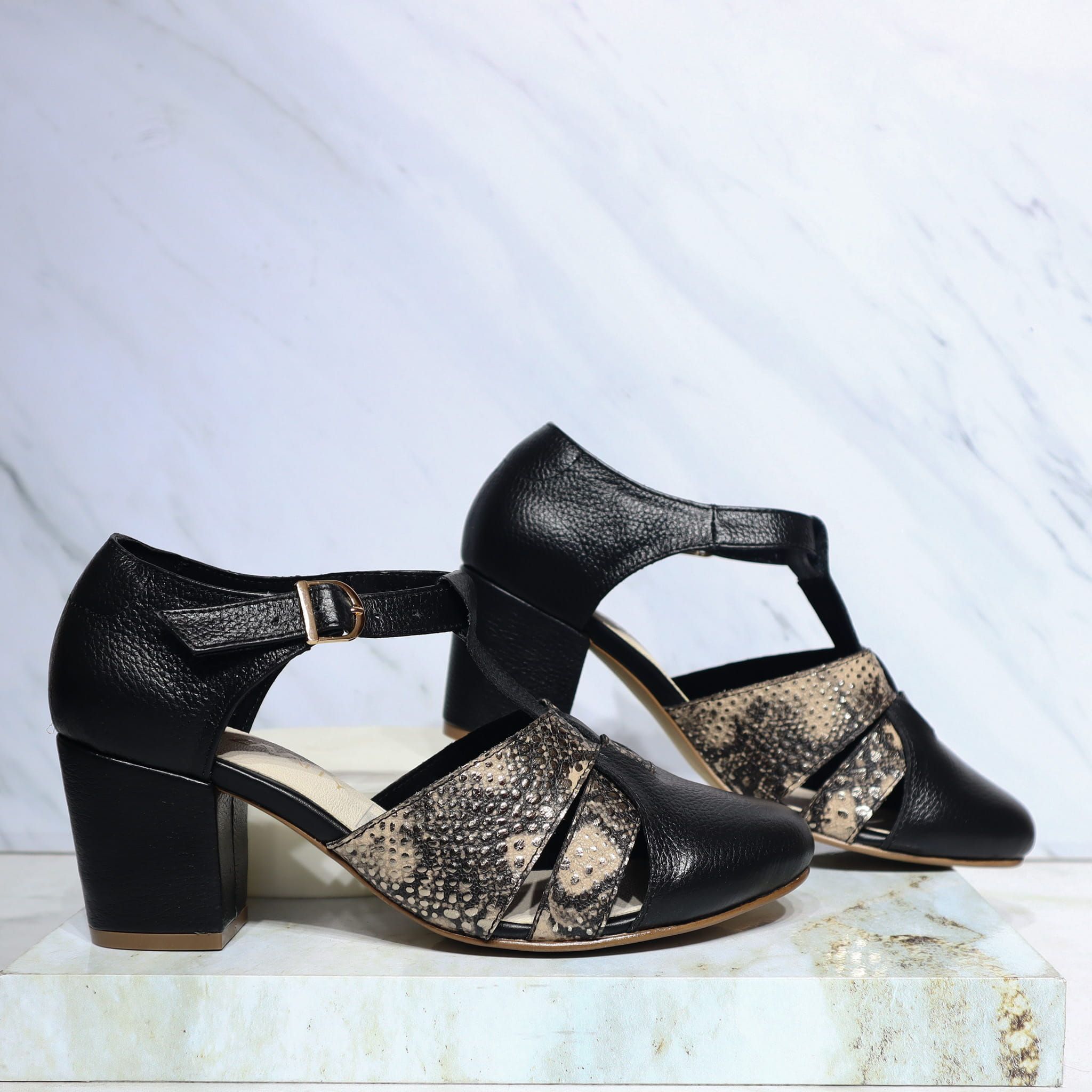 Tacon negro x dorado para mujer H-MARA