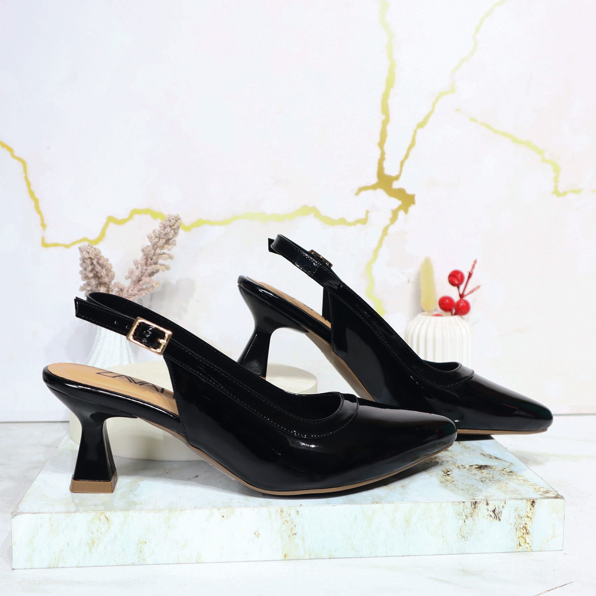 Sandalia tacon negro charol para mujer R0299-Z610