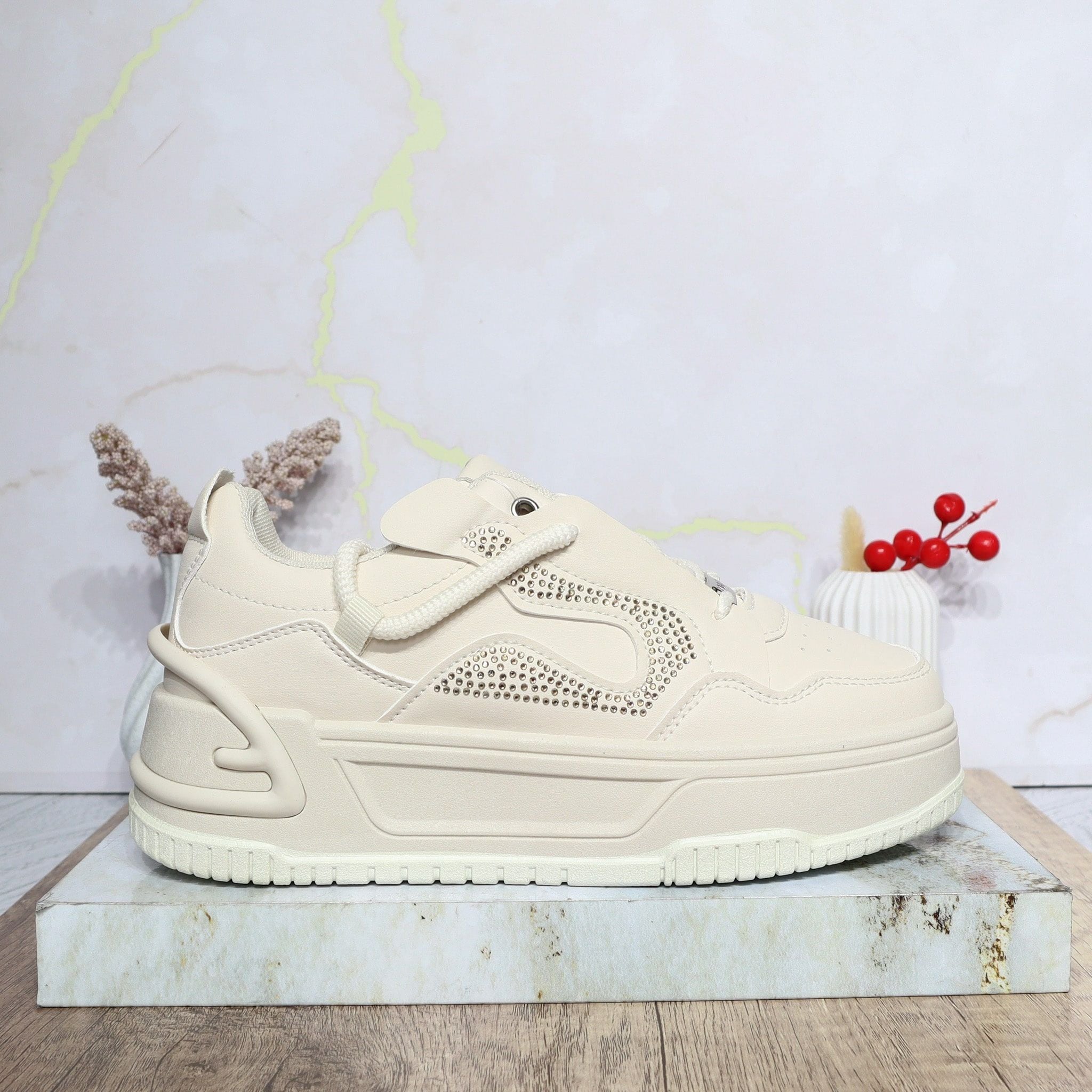 Tenis beige para mujer 25051-Z477