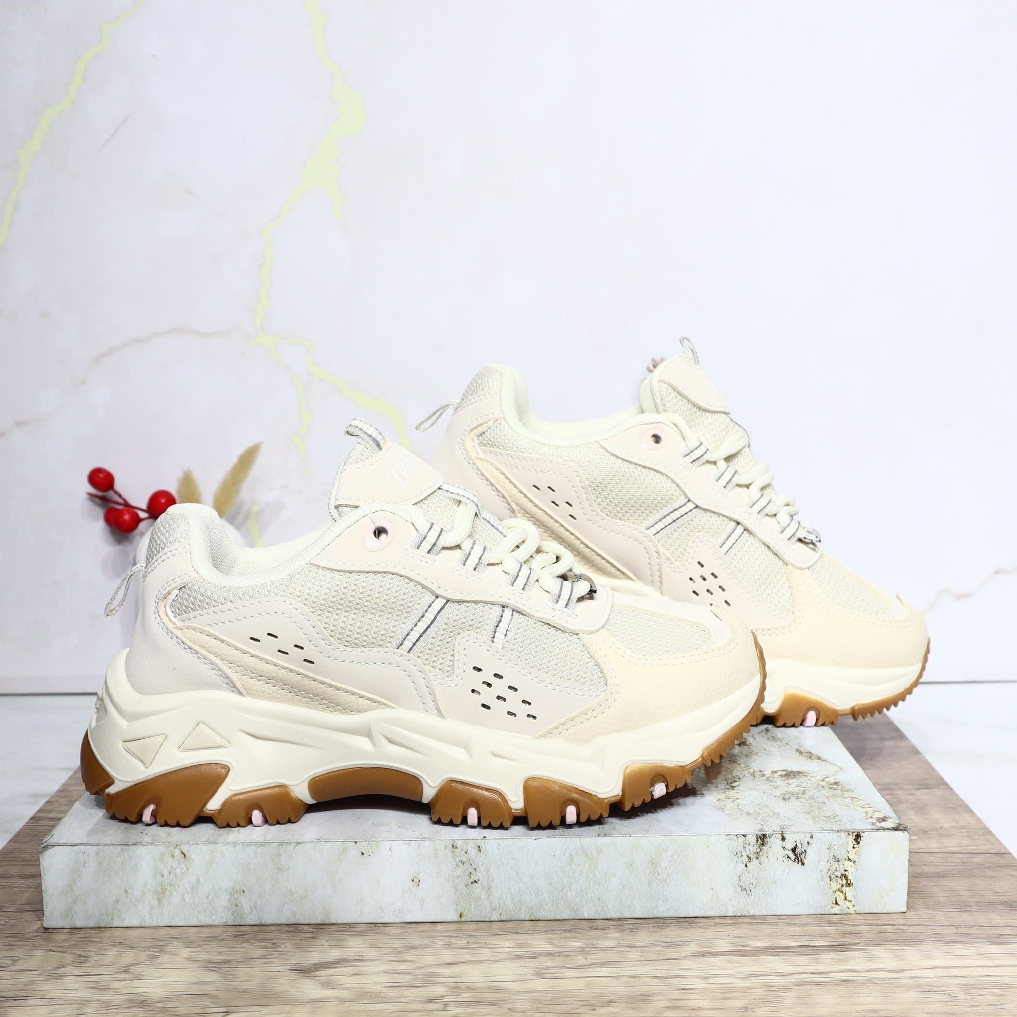 Tenis beige para mujer 25055-Z477