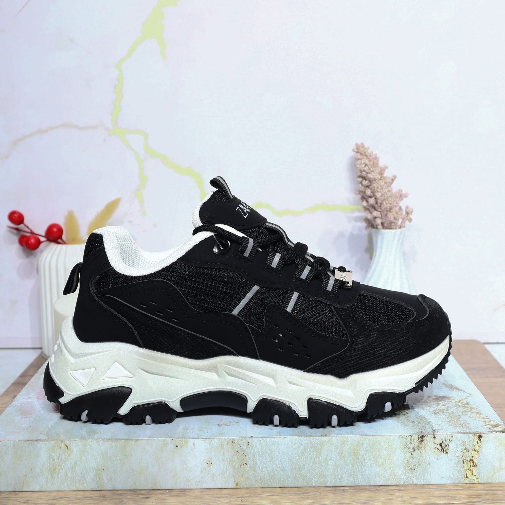 Tenis negro para mujer 25055-Z477