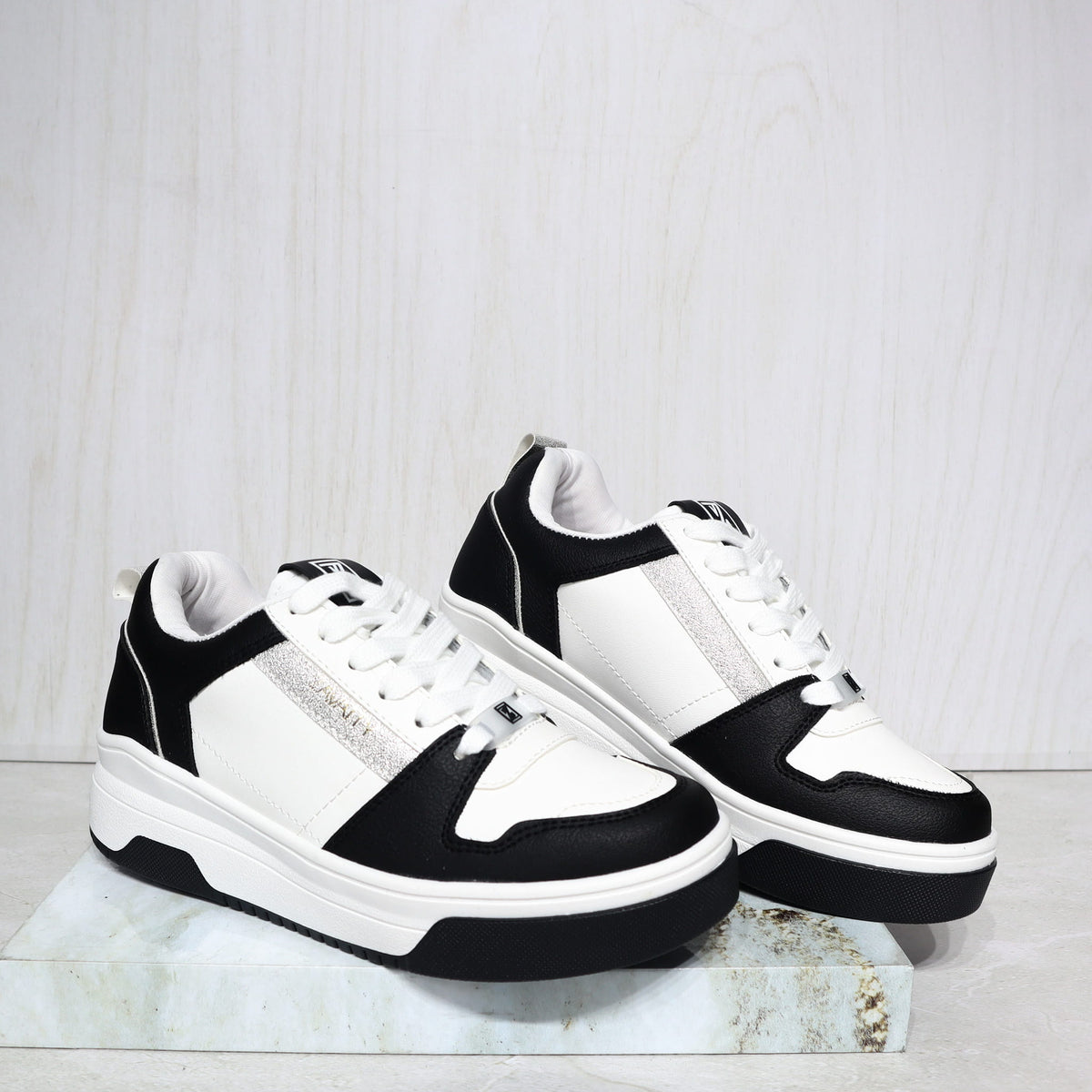 Tenis negro x blanco para mujer 304-Z273