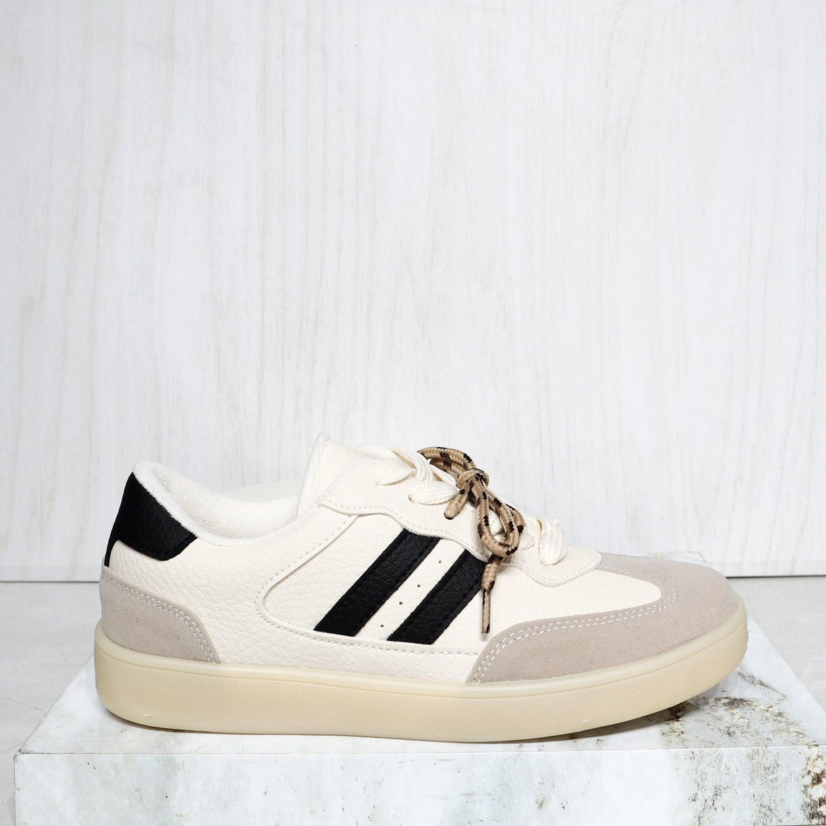 Tenis beige x negro para mujer 8049-Z802