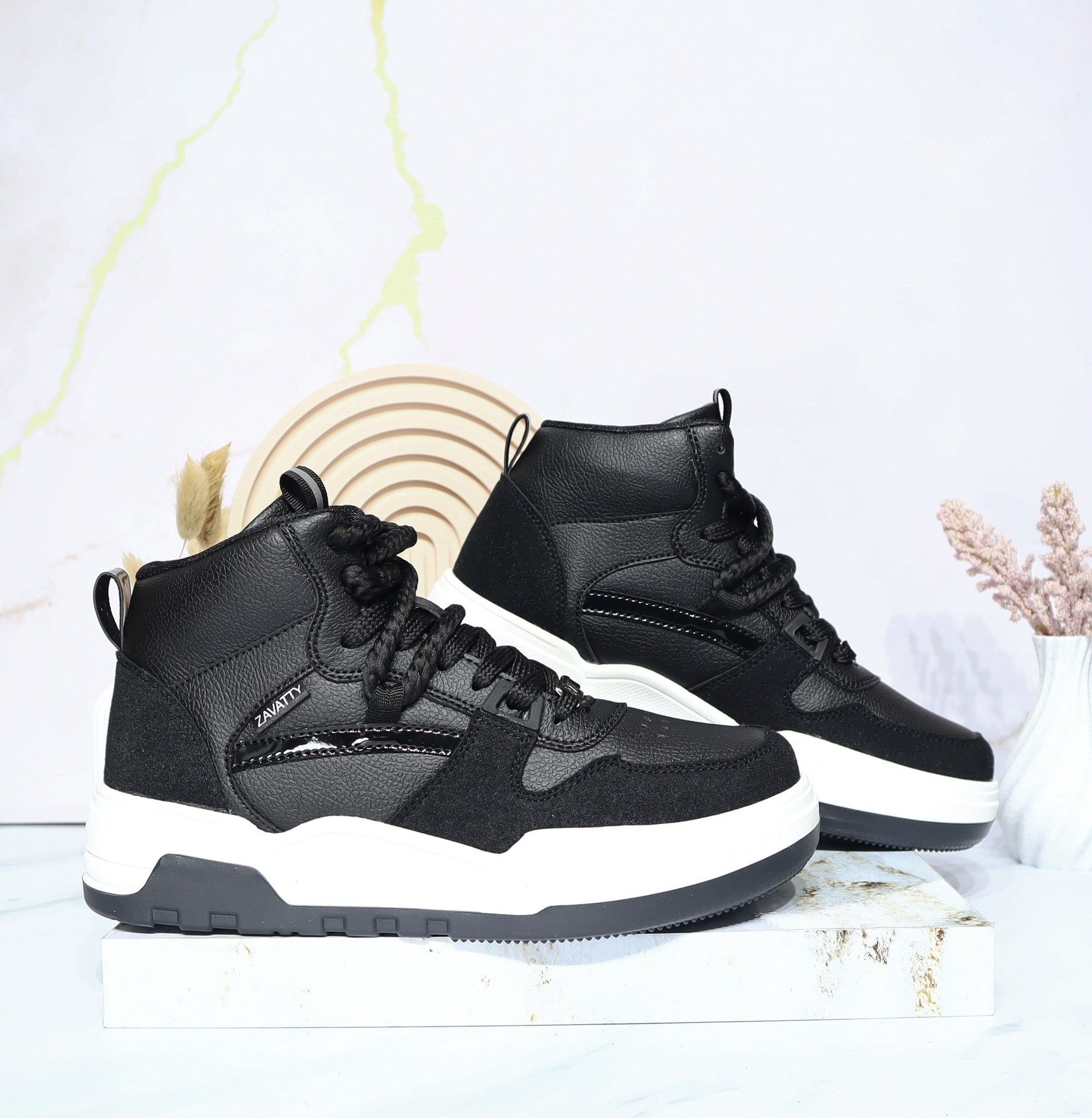 Botin deportivo negro para mujer TA1294