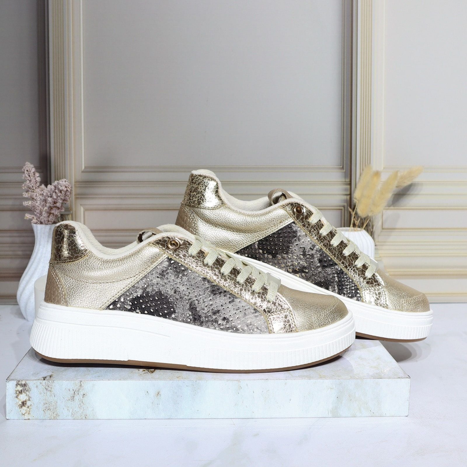 Tenis dorado x folia para mujer TAC1045