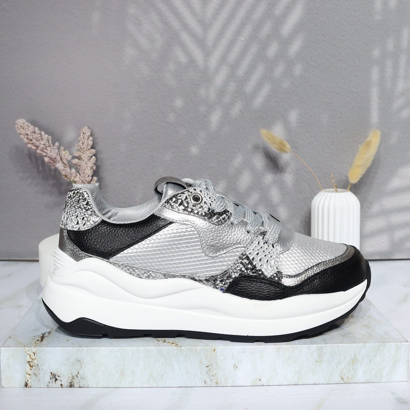 Tenis negro x plata para mujer TAC953