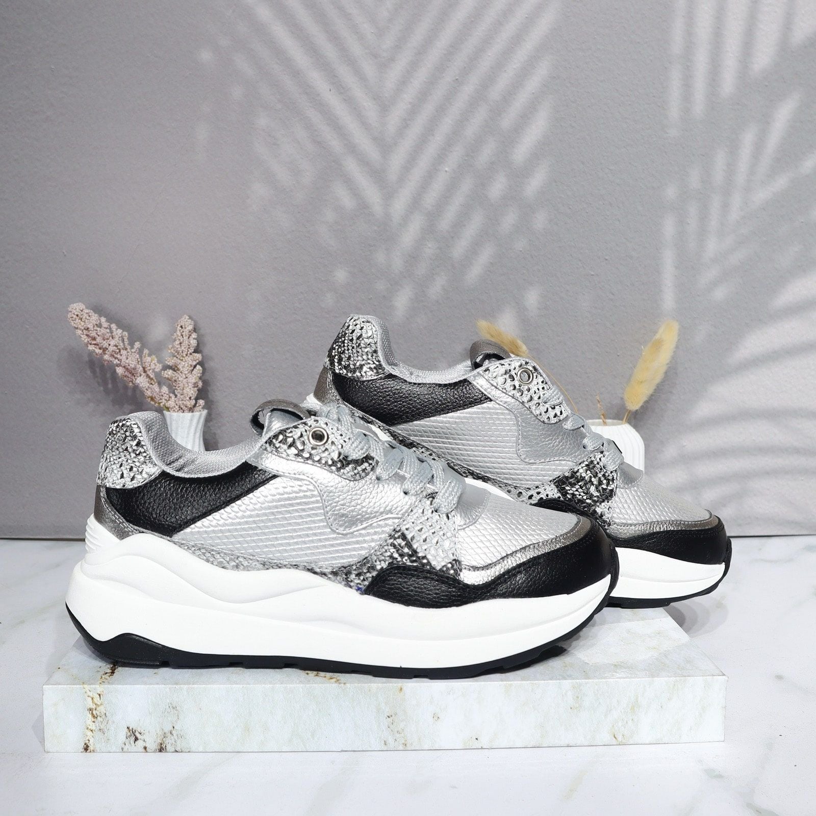 Tenis negro x plata para mujer TAC953