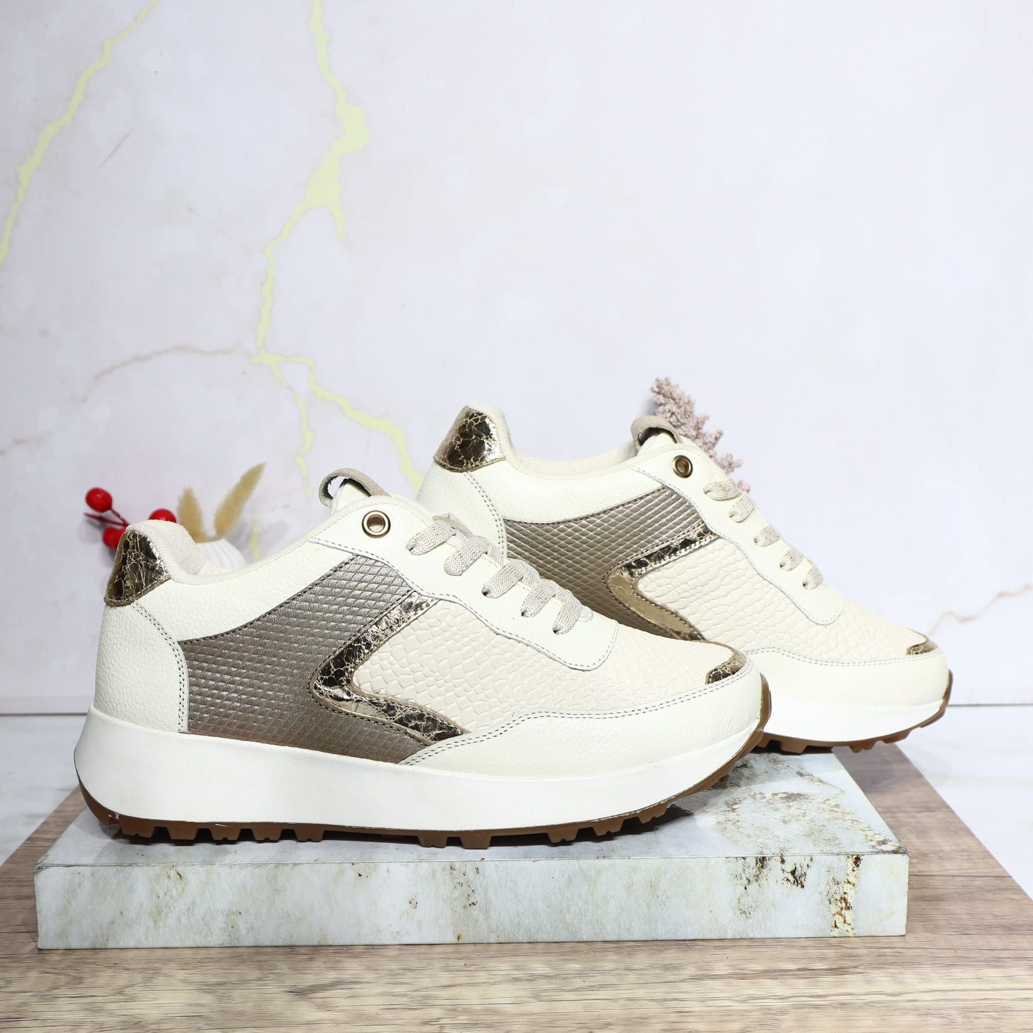 Tenis talco x taupe x dorado para mujer TACT931