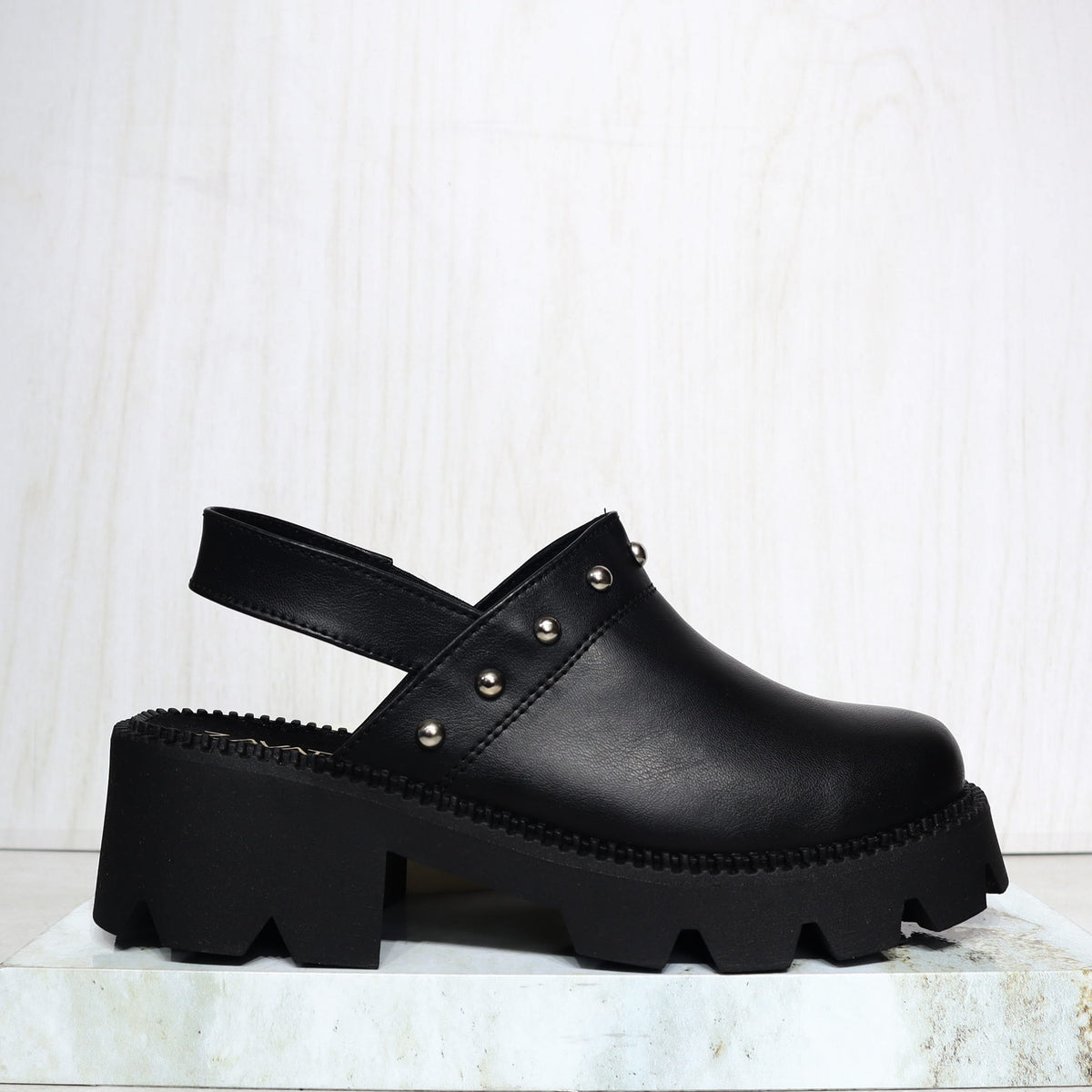 Zueco negro para mujer ATENEA-Z126